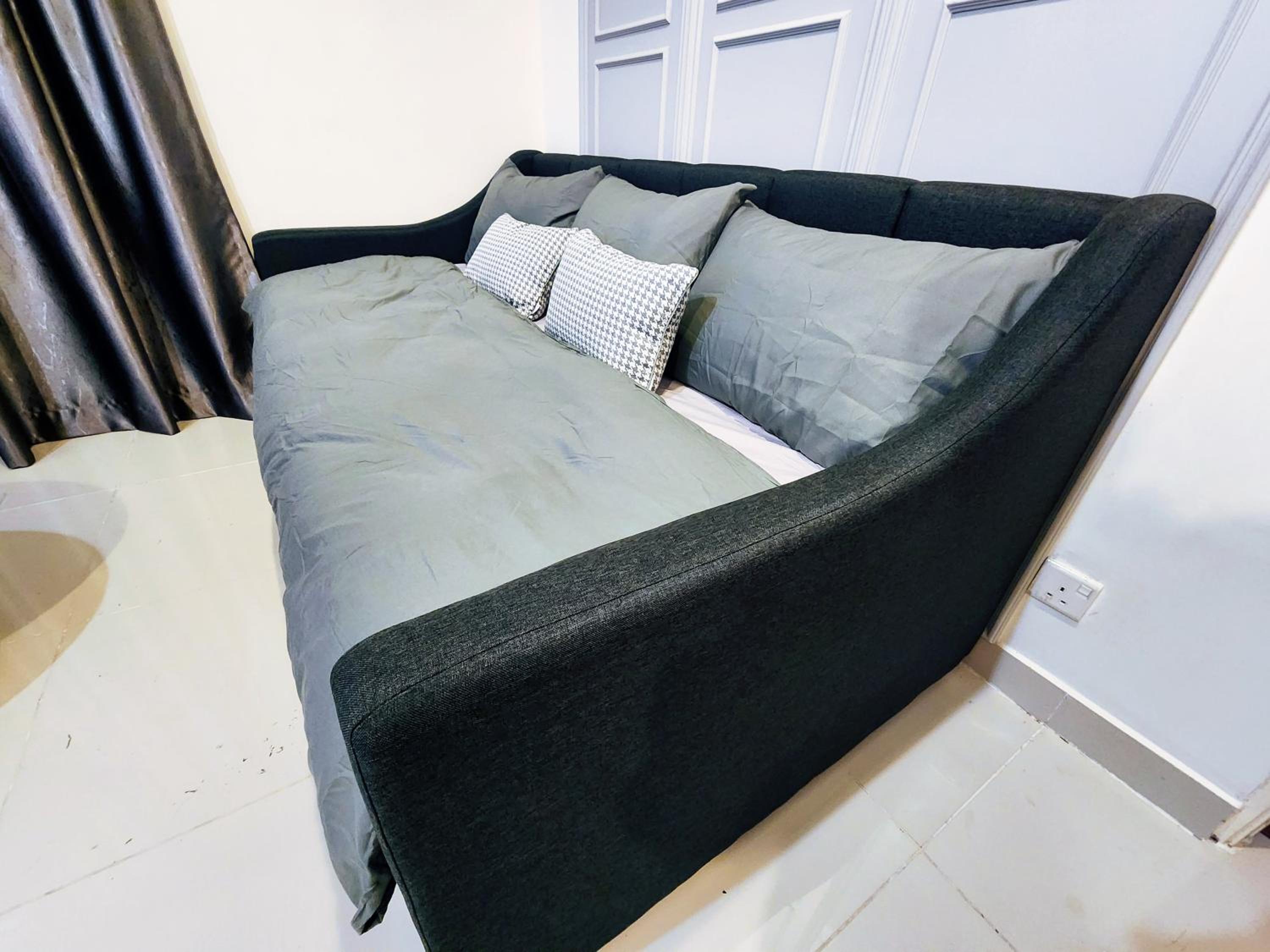 Kozi Square Twin Room with Smart TV & free Wi-fi photo 7