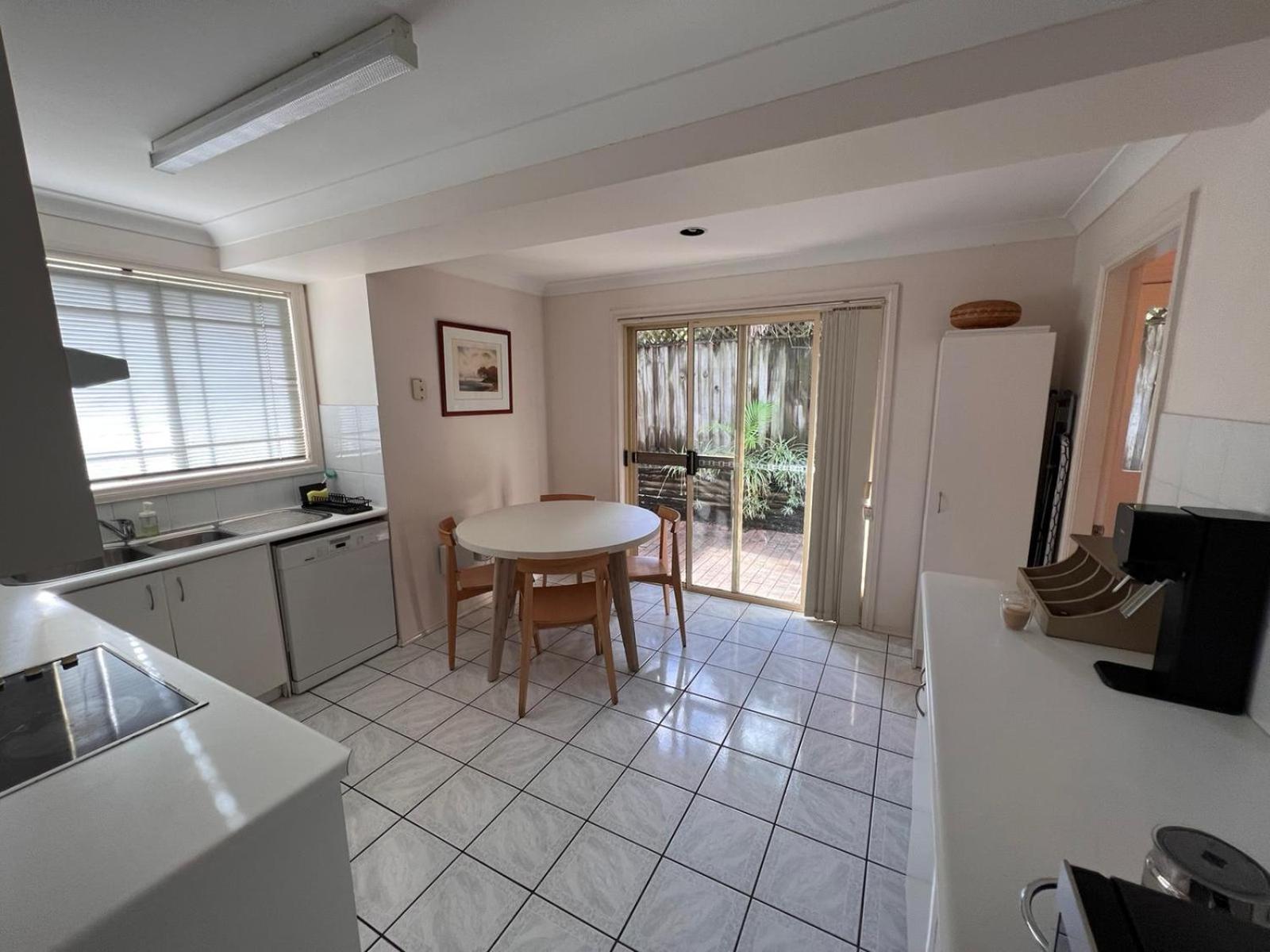 3 Bedroom Town house near Gosford CBD Sleeps 6 plus