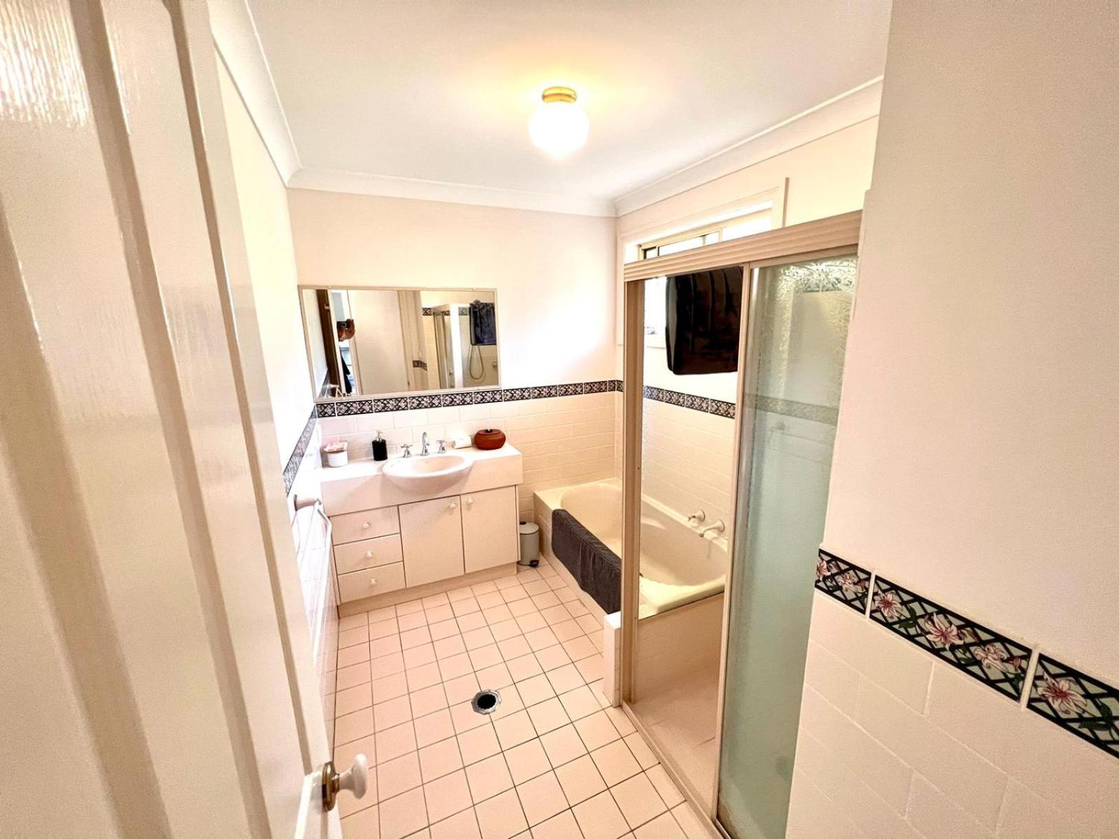 3 Bedroom Town house near Gosford CBD Sleeps 6 plus