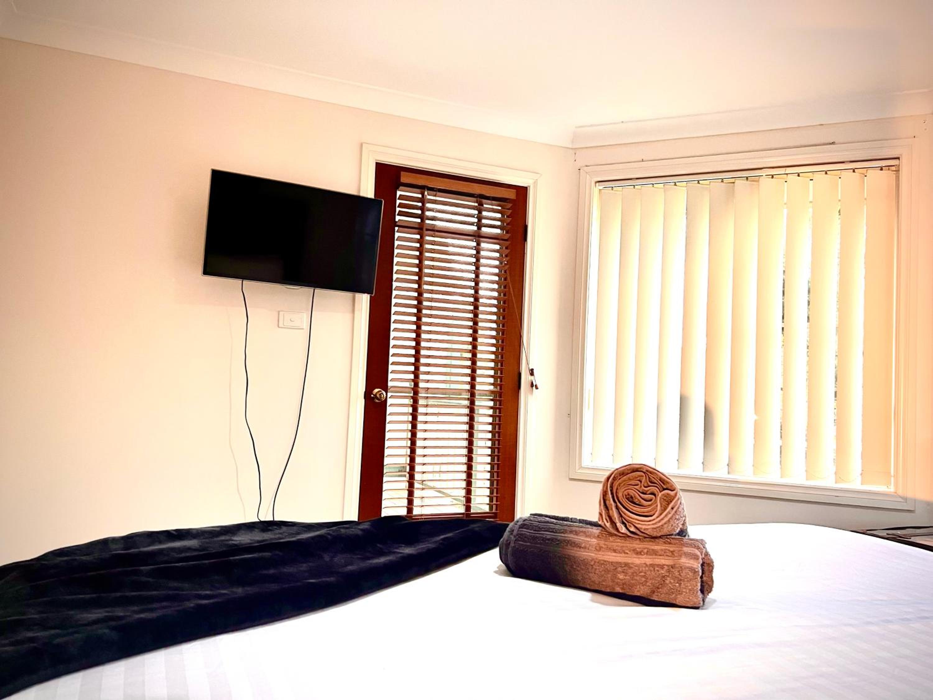 3 Bedroom Town house near Gosford CBD Sleeps 6 plus