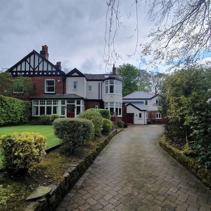 ChurstonBnB, private flat within family home, Bolton