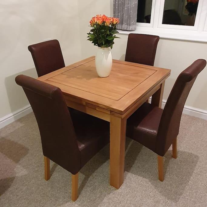 ChurstonBnB, private flat within family home, Bolton