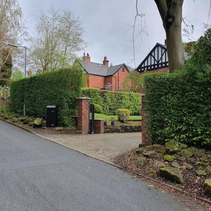 ChurstonBnB, private flat within family home, Bolton
