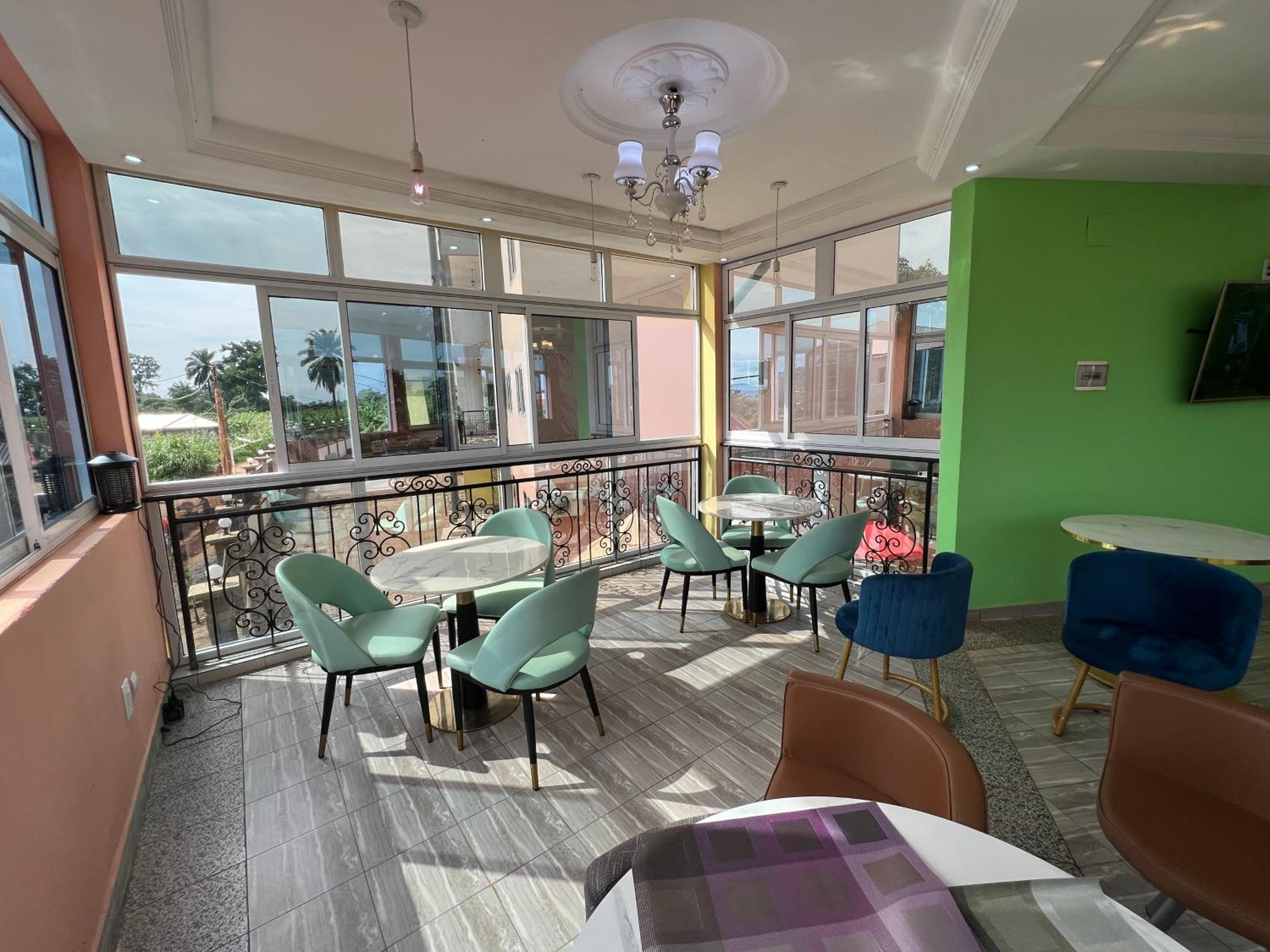 Primeshare Luxury Apartments for Family Travelers with Swimming Pool, Yaounde