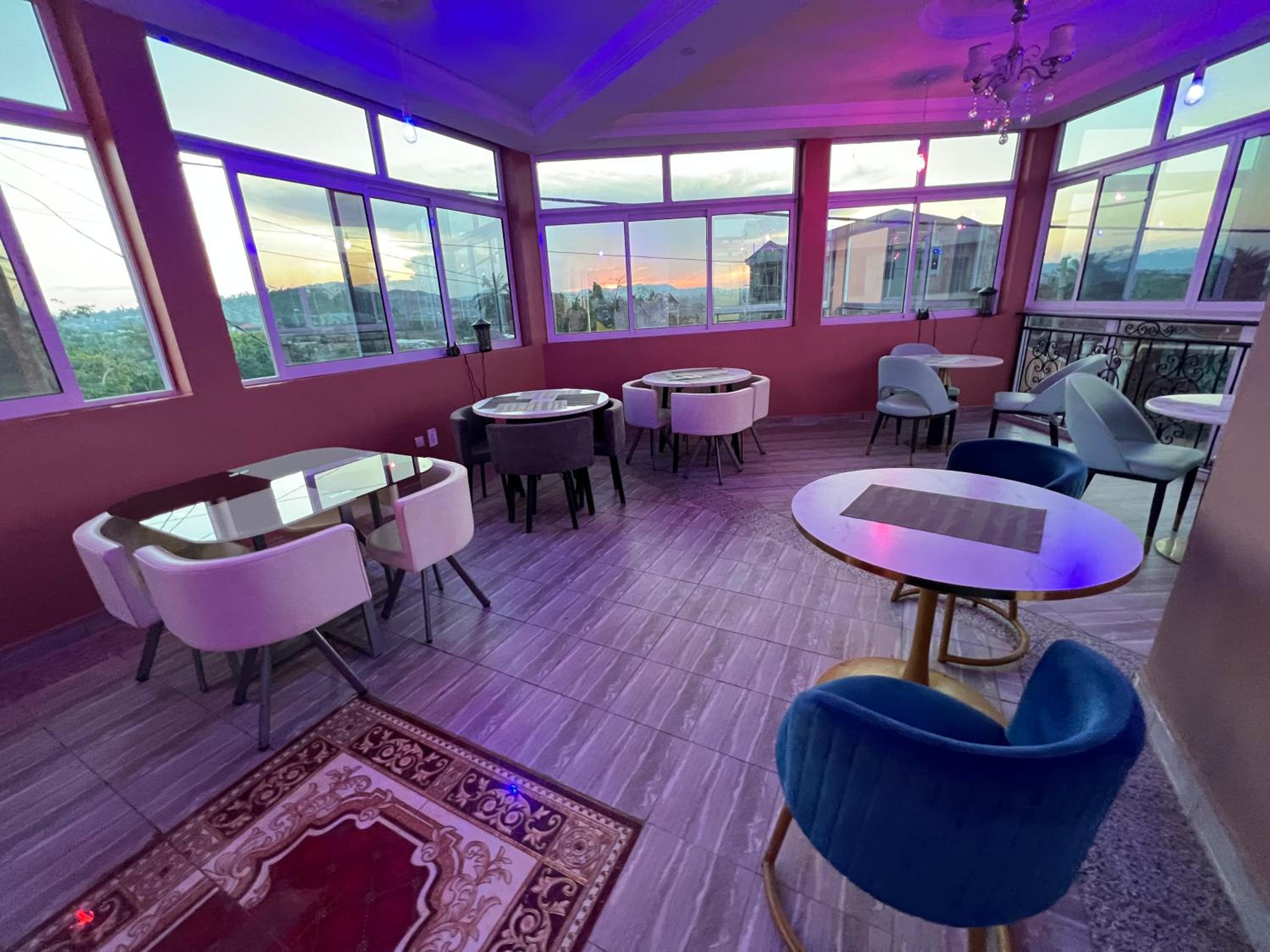Primeshare Luxury Apartments for Family Travelers with Swimming Pool, Yaounde