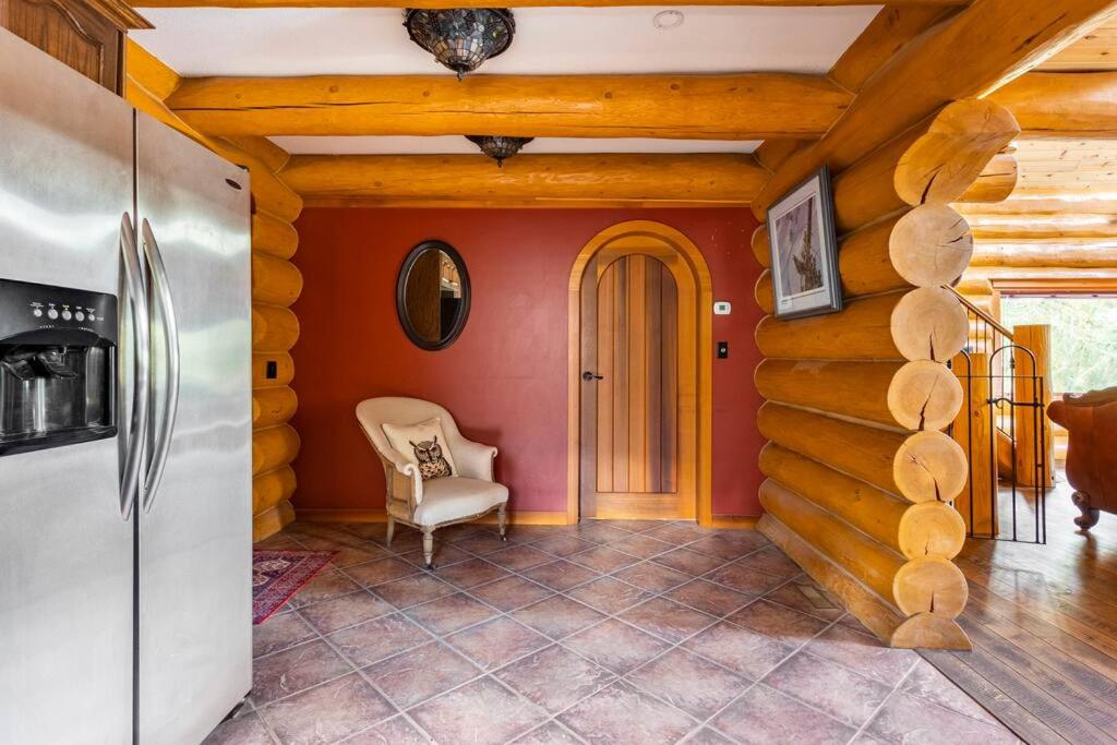 Gem by Manning Park: Luxury Loghouse “Ravenloft”