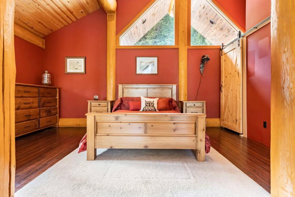 Gem by Manning Park: Luxury Loghouse “Ravenloft”