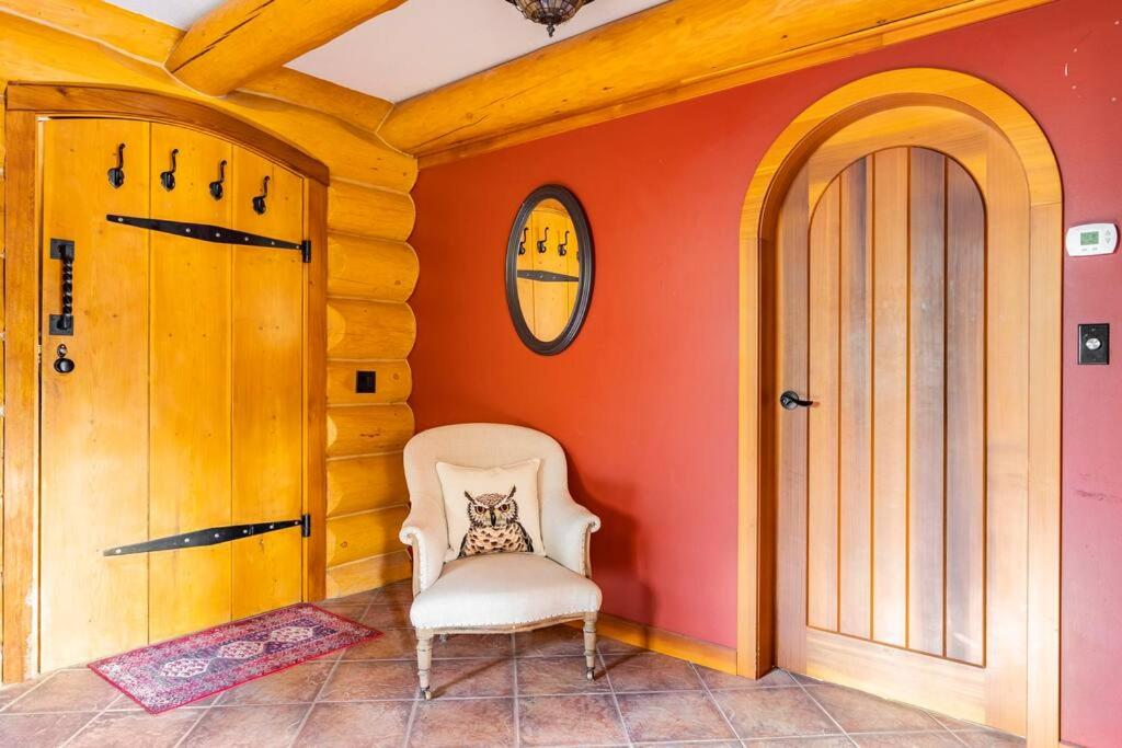 Gem by Manning Park: Luxury Loghouse “Ravenloft”