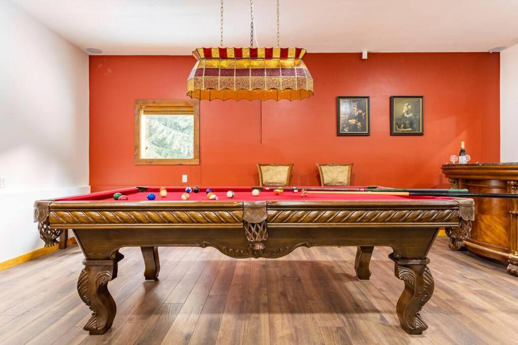 Gem by Manning Park: Luxury Loghouse “Ravenloft”