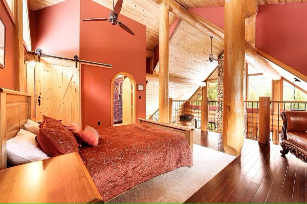 Gem by Manning Park: Luxury Loghouse “Ravenloft”