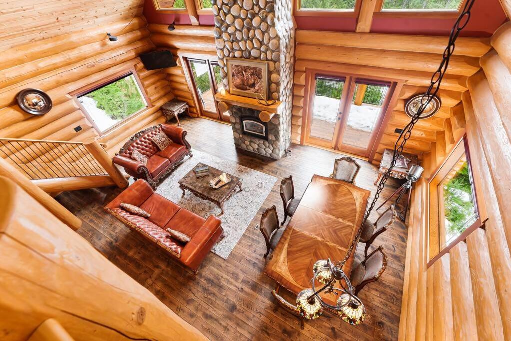 Gem by Manning Park: Luxury Loghouse “Ravenloft”