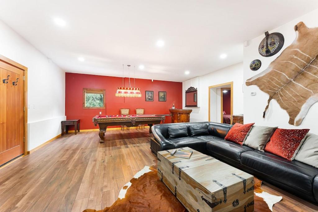 Gem by Manning Park: Luxury Loghouse “Ravenloft”