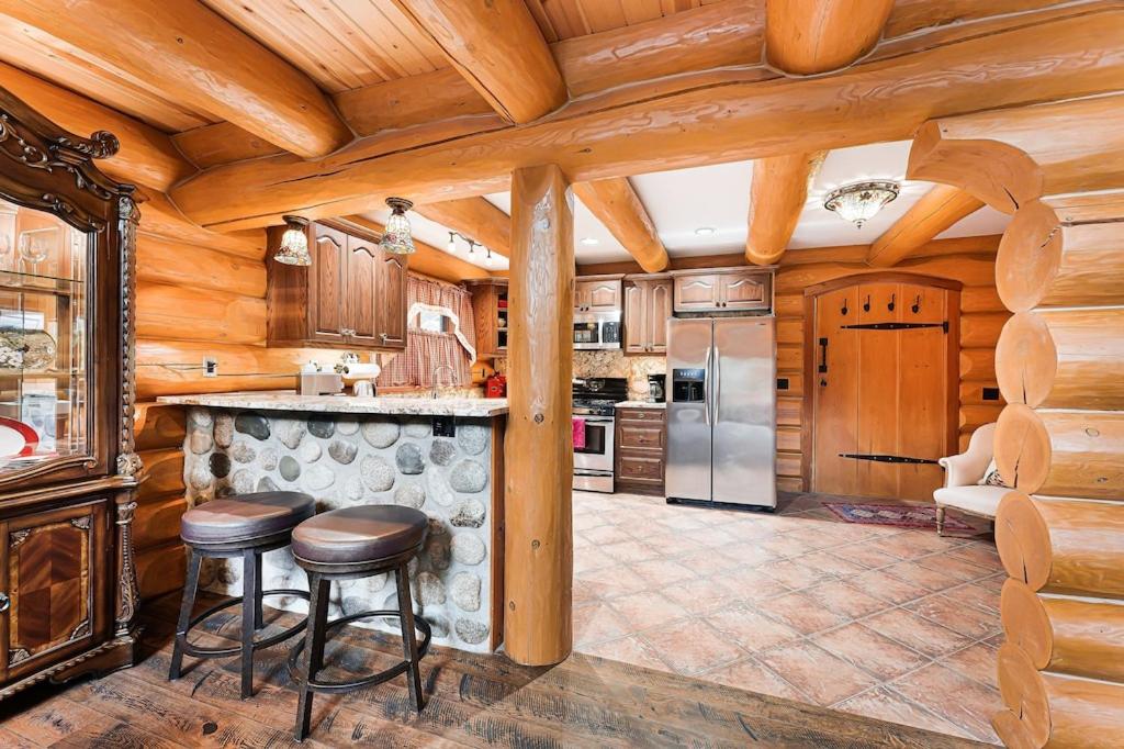Gem by Manning Park: Luxury Loghouse “Ravenloft”