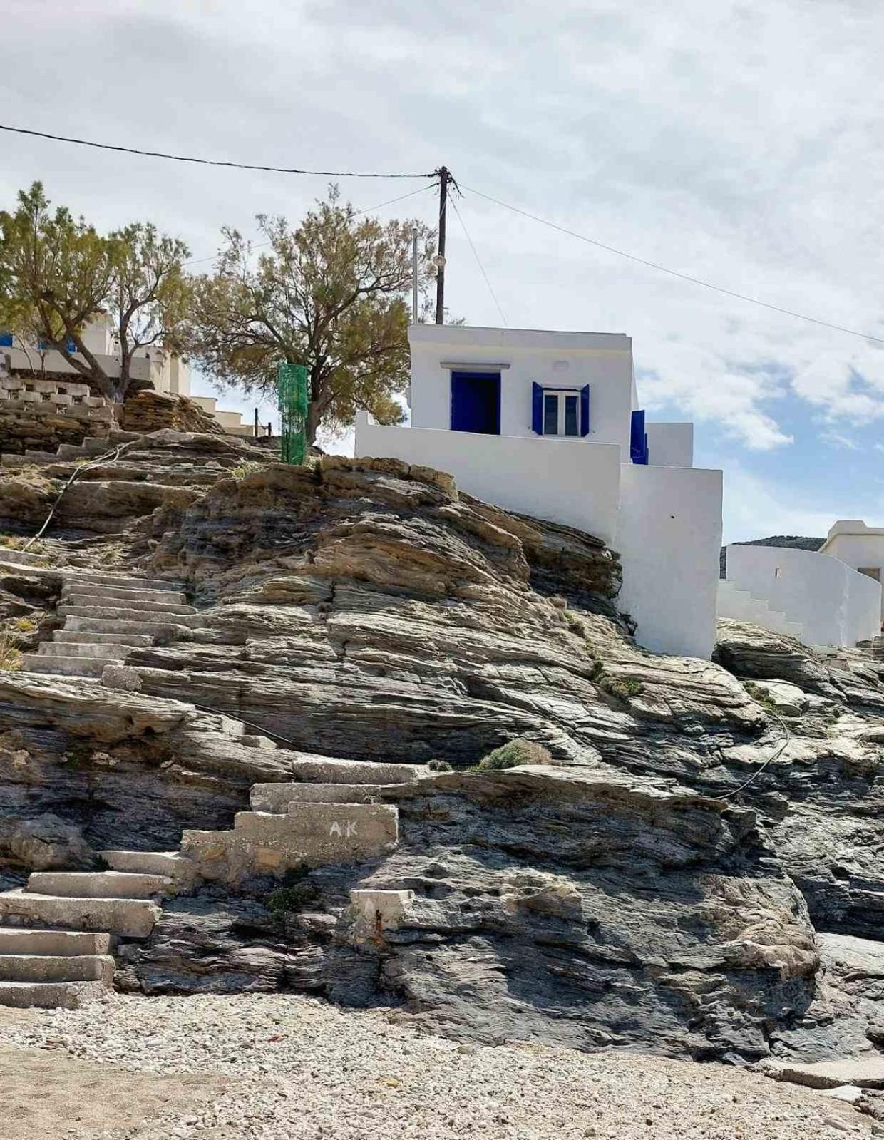 House on the rocks in Malli beach photo 2