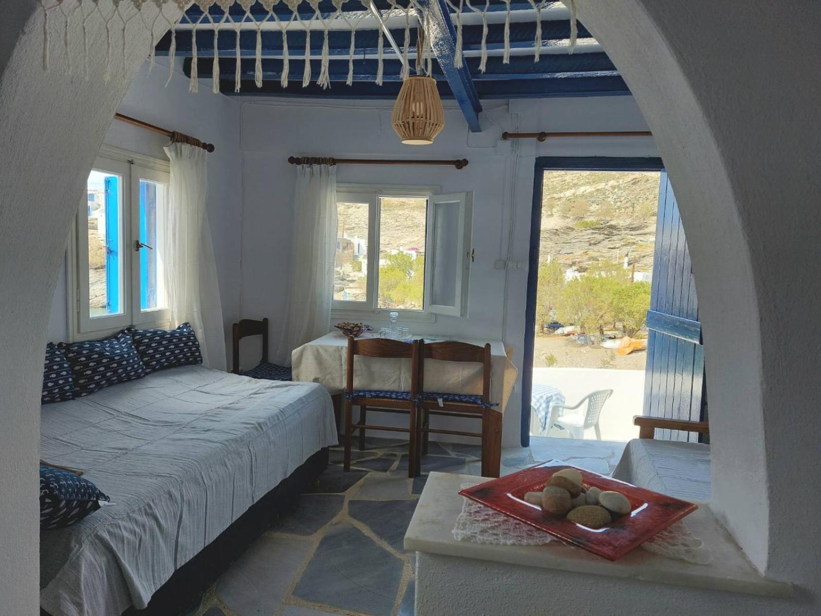 House on the rocks in Malli beach photo 3
