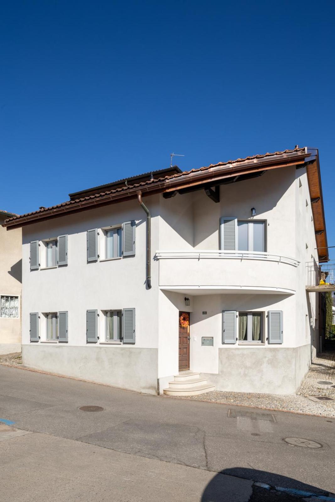 Relais Flora Arzo Appartamento superior di vacanza con posteggio