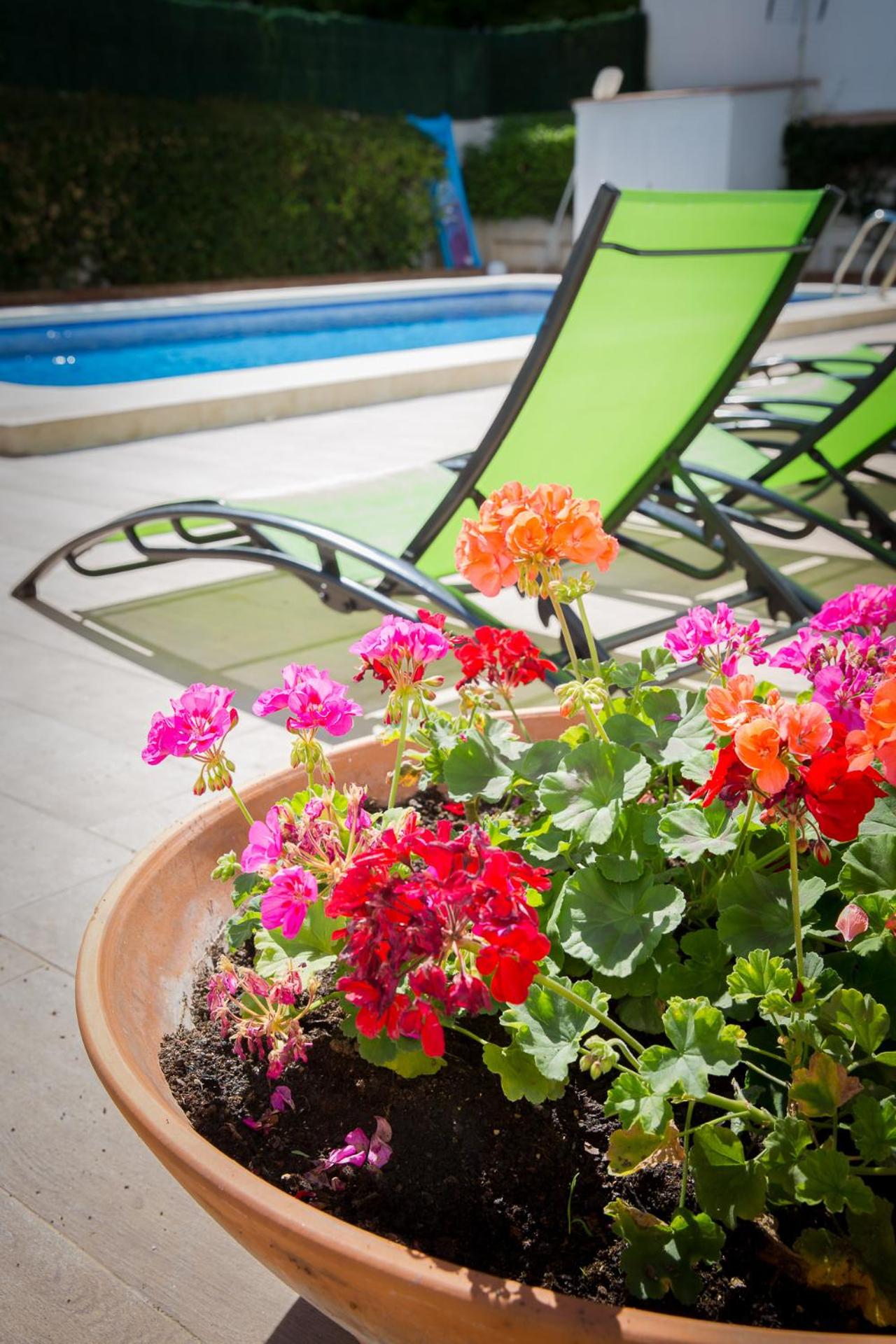 Holidays2Fuengirola Villa 6 bedroom 200 mts Beach
