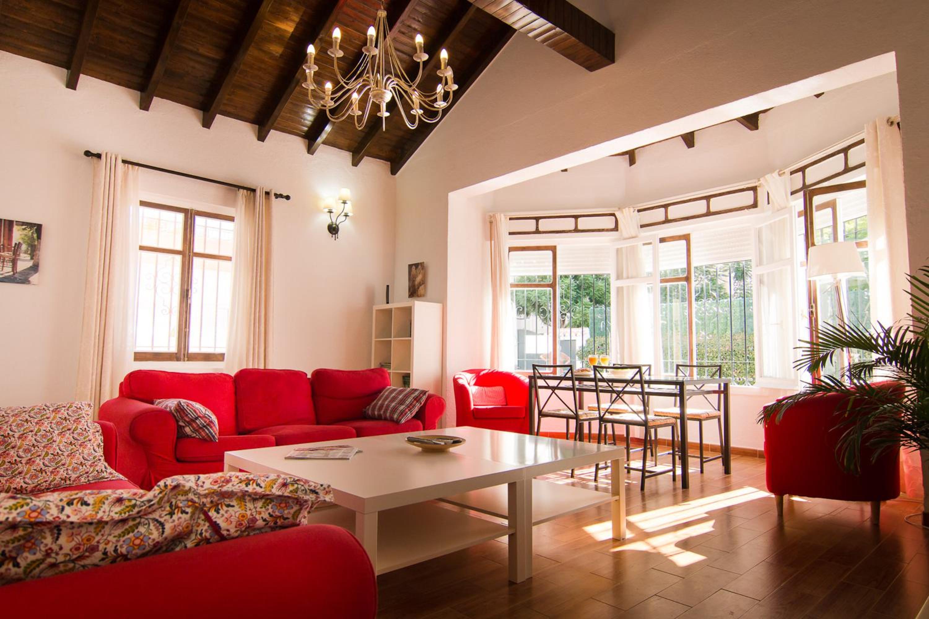 Holidays2Fuengirola Villa 6 bedroom 200 mts Beach