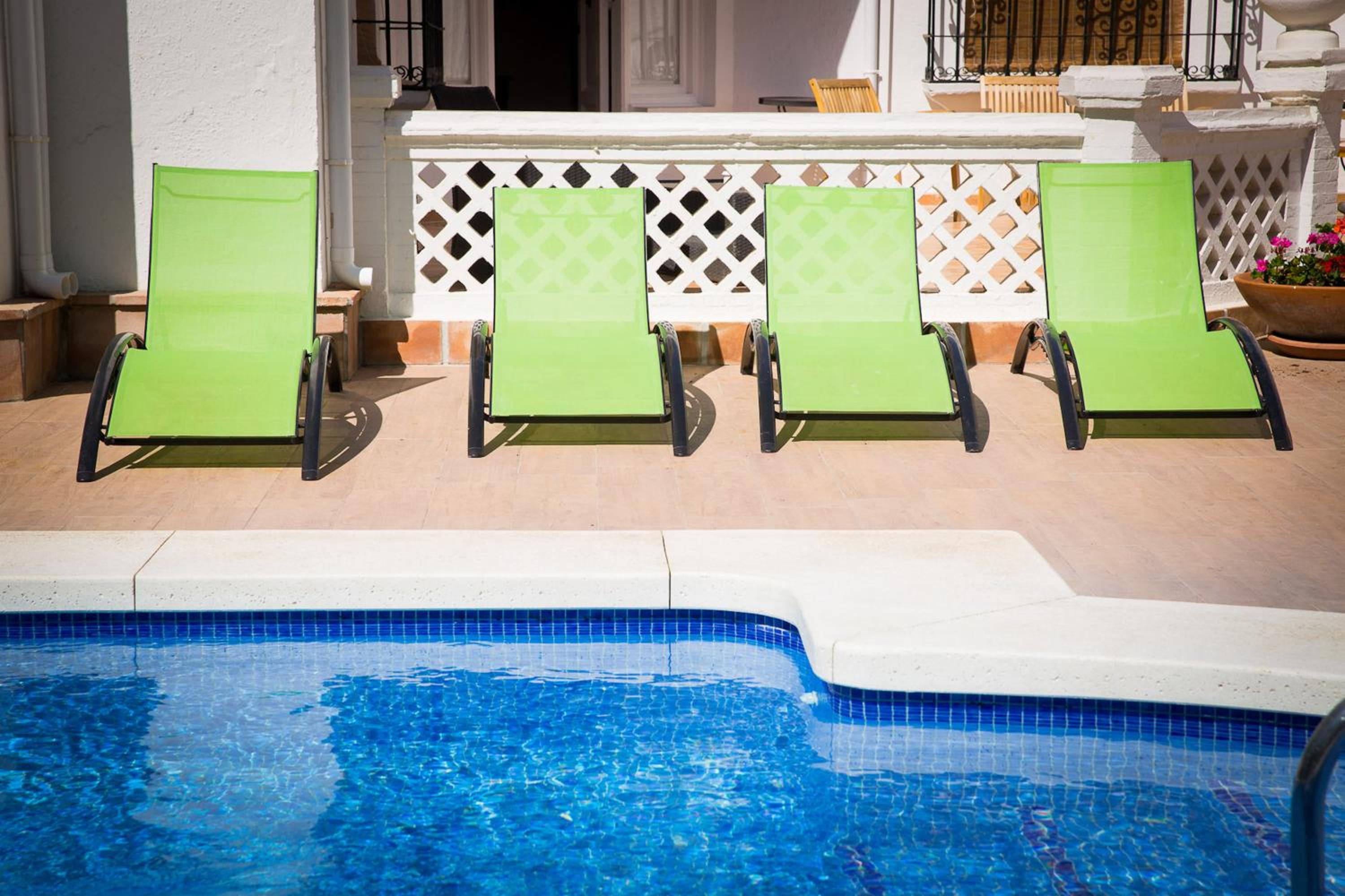 Holidays2Fuengirola Villa 6 bedroom 200 mts Beach