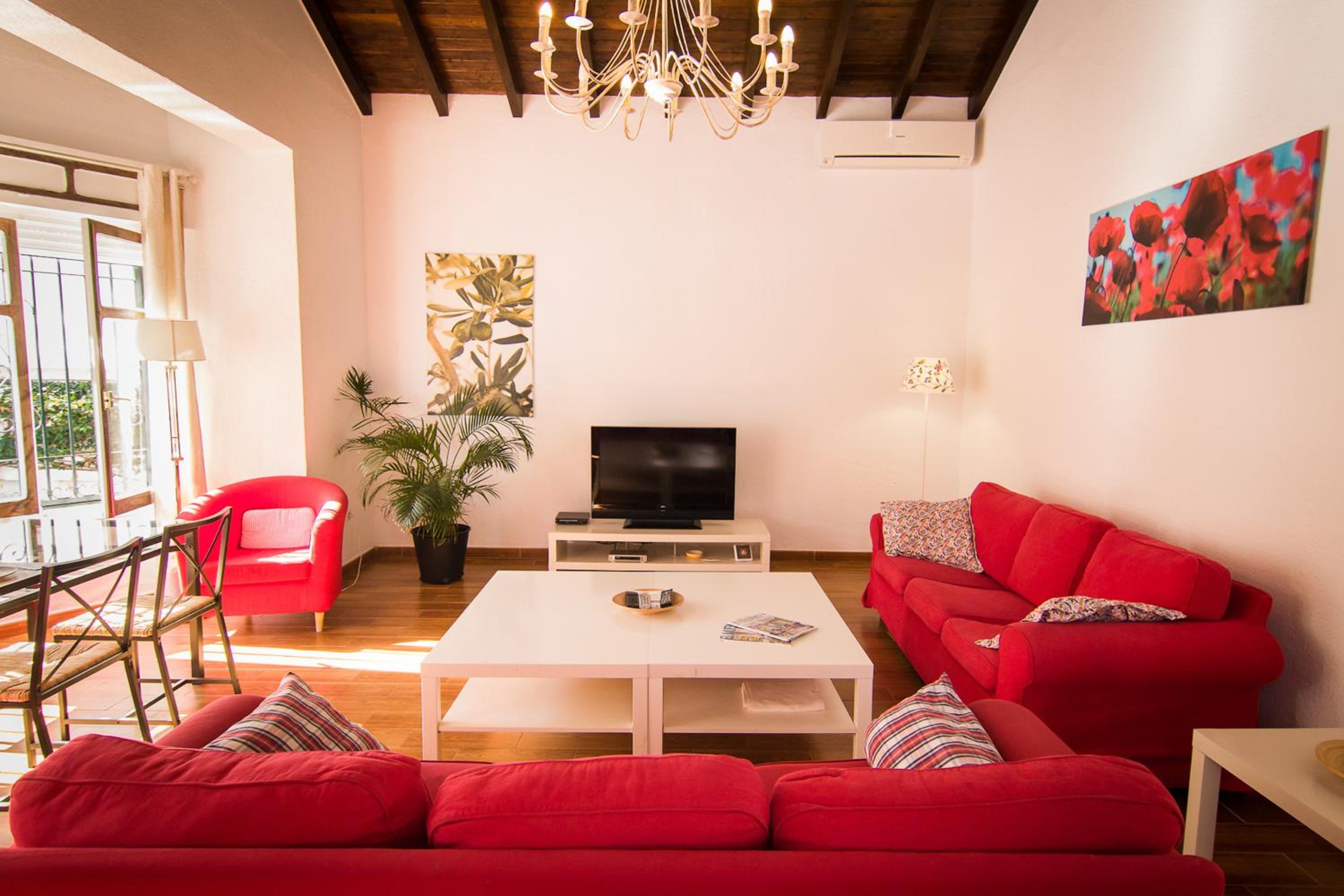 Holidays2Fuengirola Villa 6 bedroom 200 mts Beach