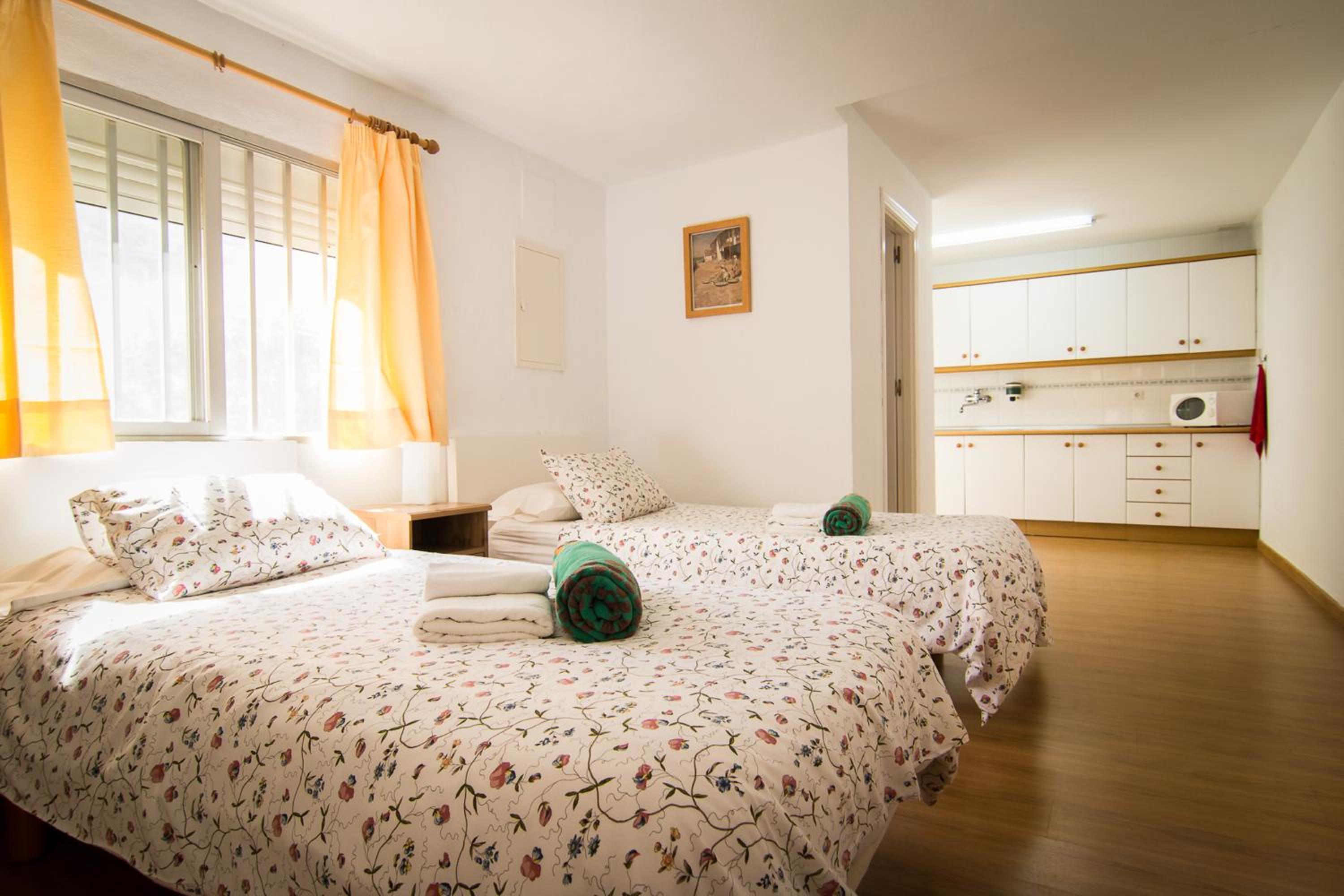 Holidays2Fuengirola Villa 6 bedroom 200 mts Beach