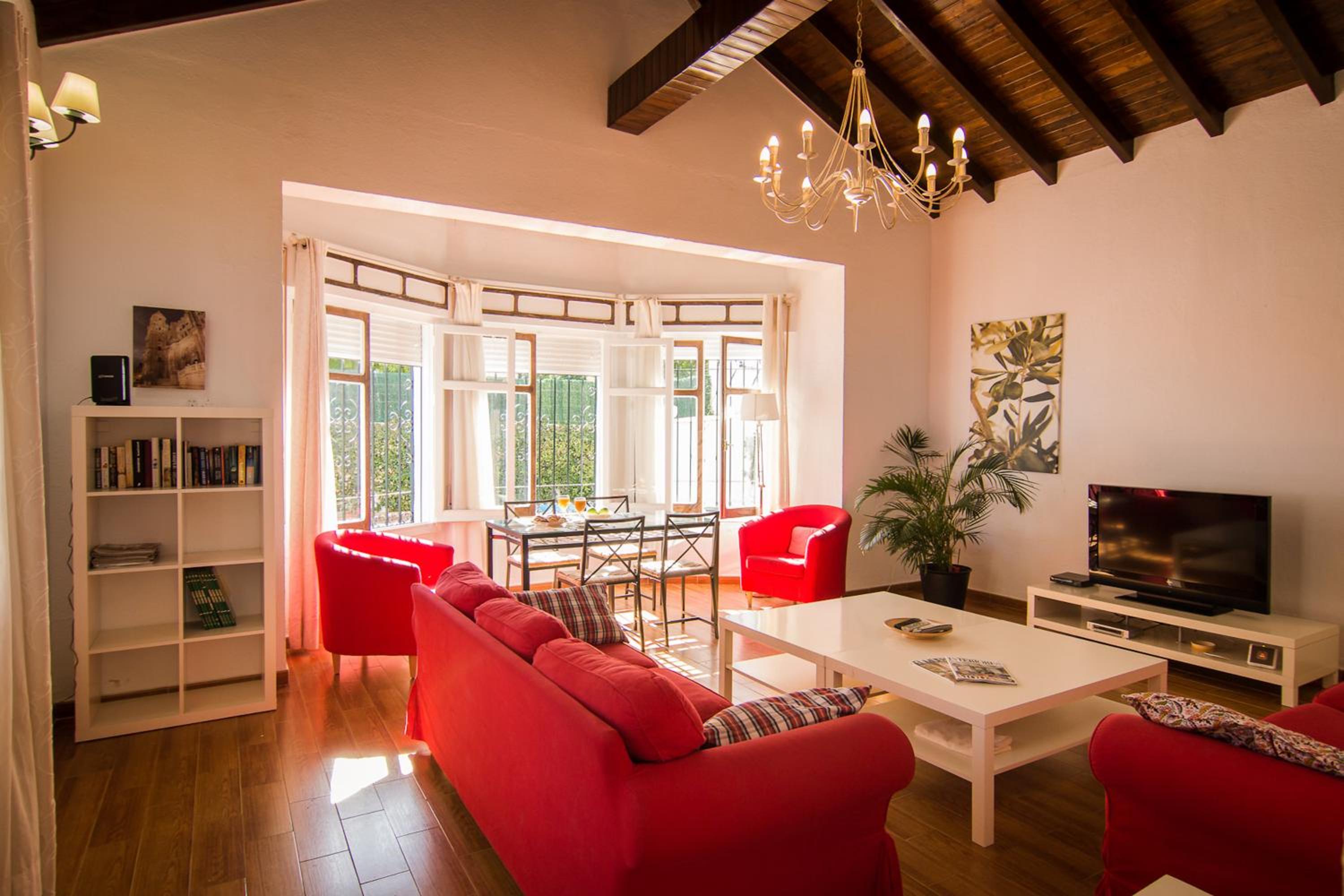 Holidays2Fuengirola Villa 6 bedroom 200 mts Beach
