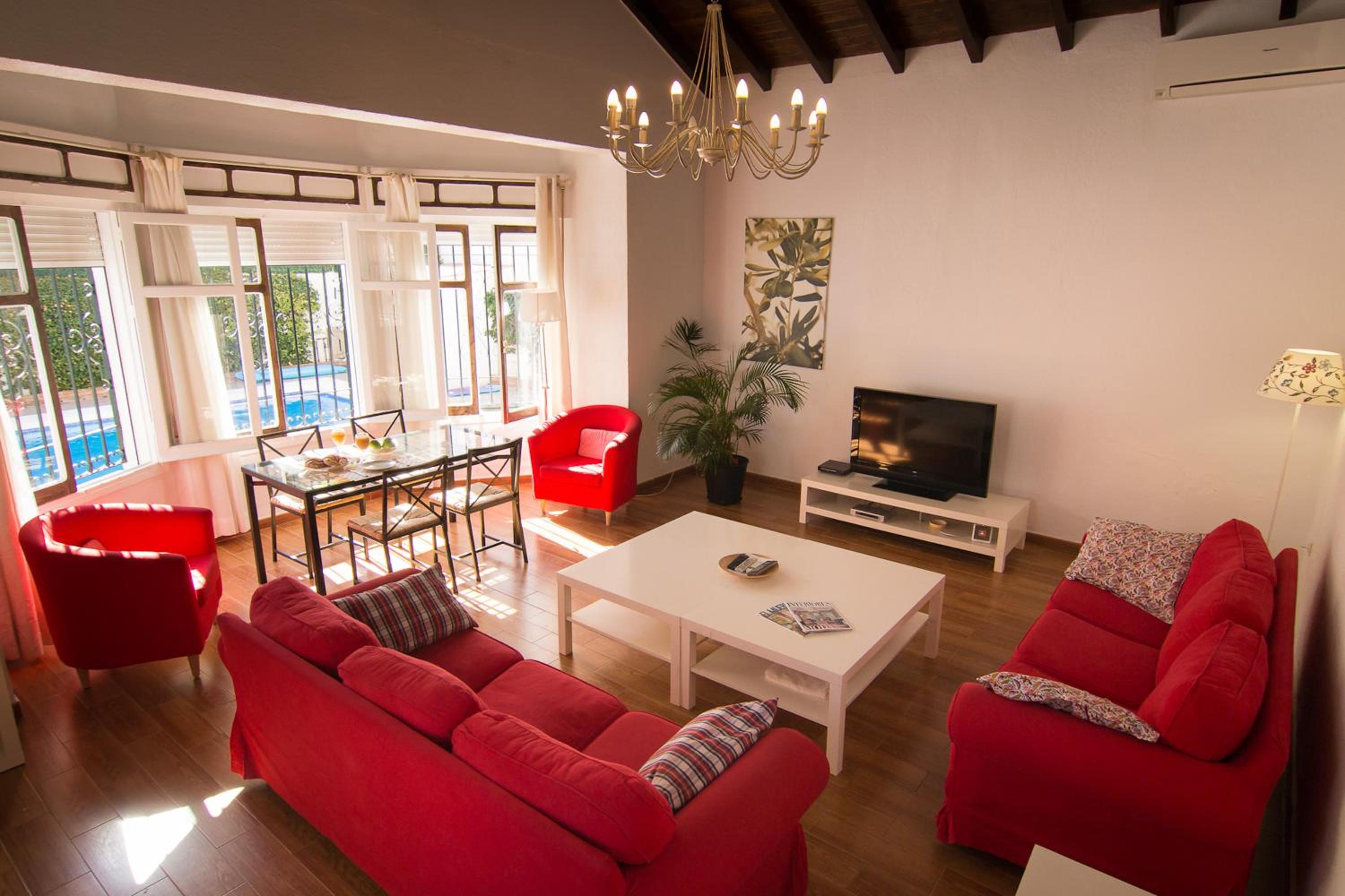 Holidays2Fuengirola Villa 6 bedroom 200 mts Beach