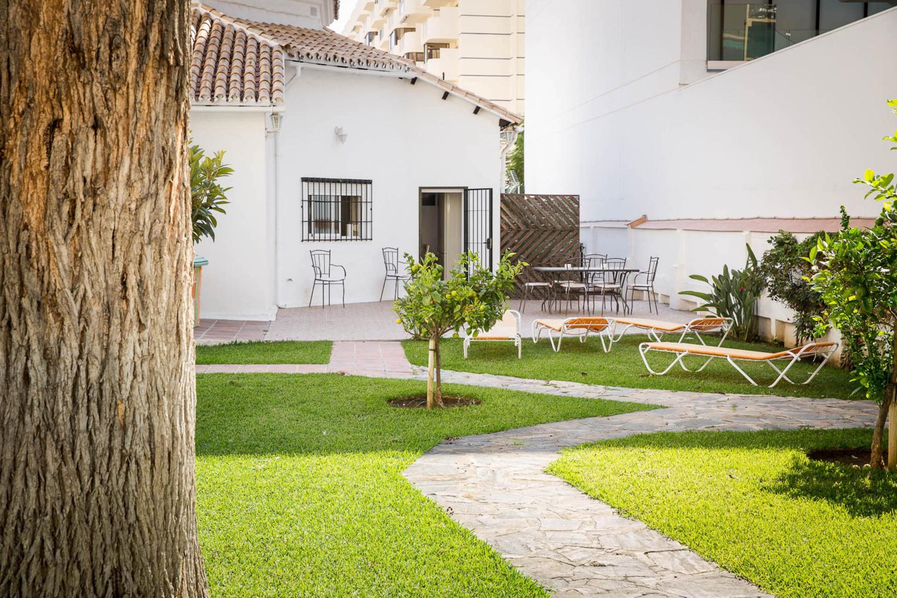 Holidays2Fuengirola Villa 6 bedroom 200 mts Beach
