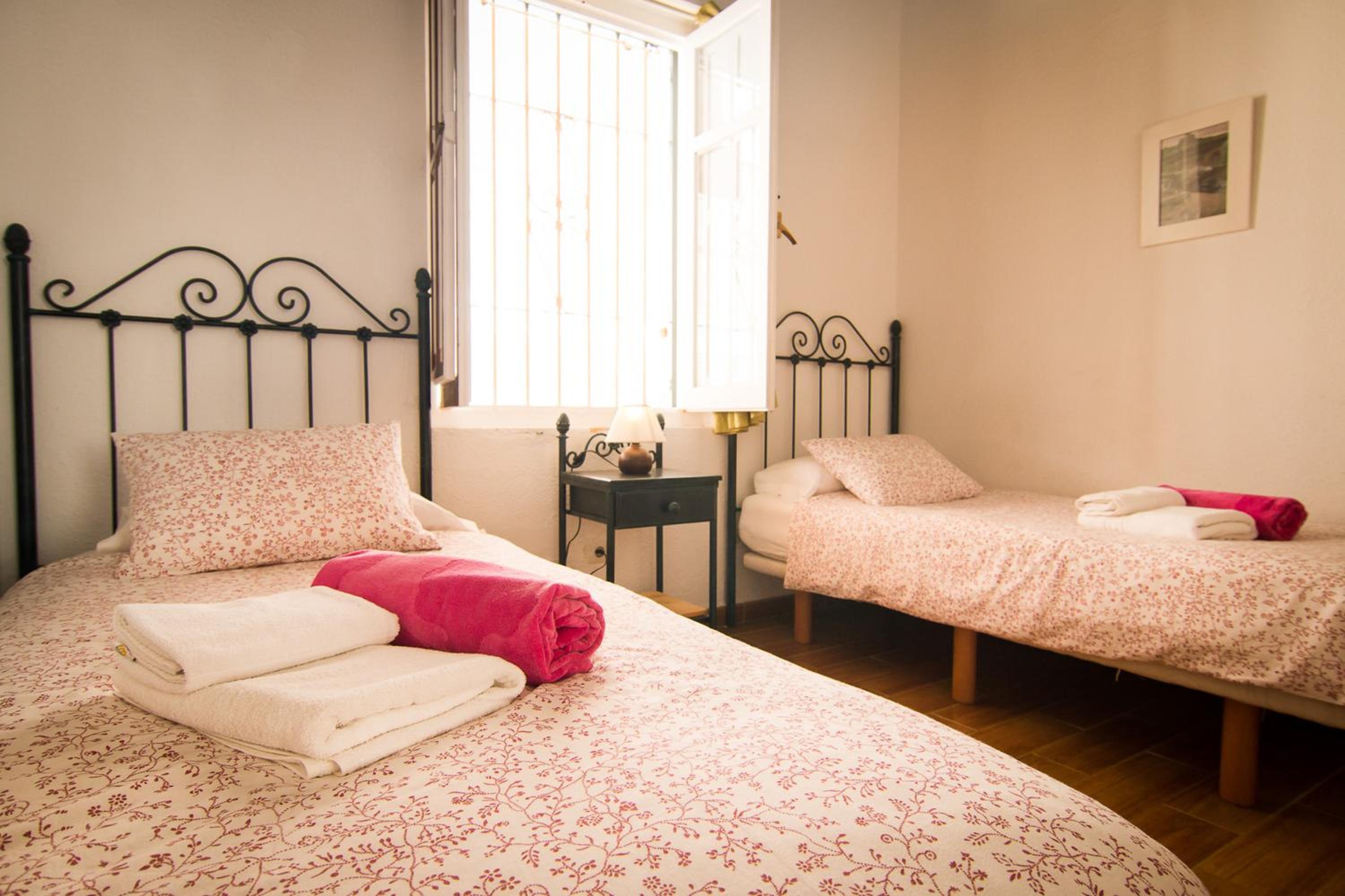 Holidays2Fuengirola Villa 6 bedroom 200 mts Beach