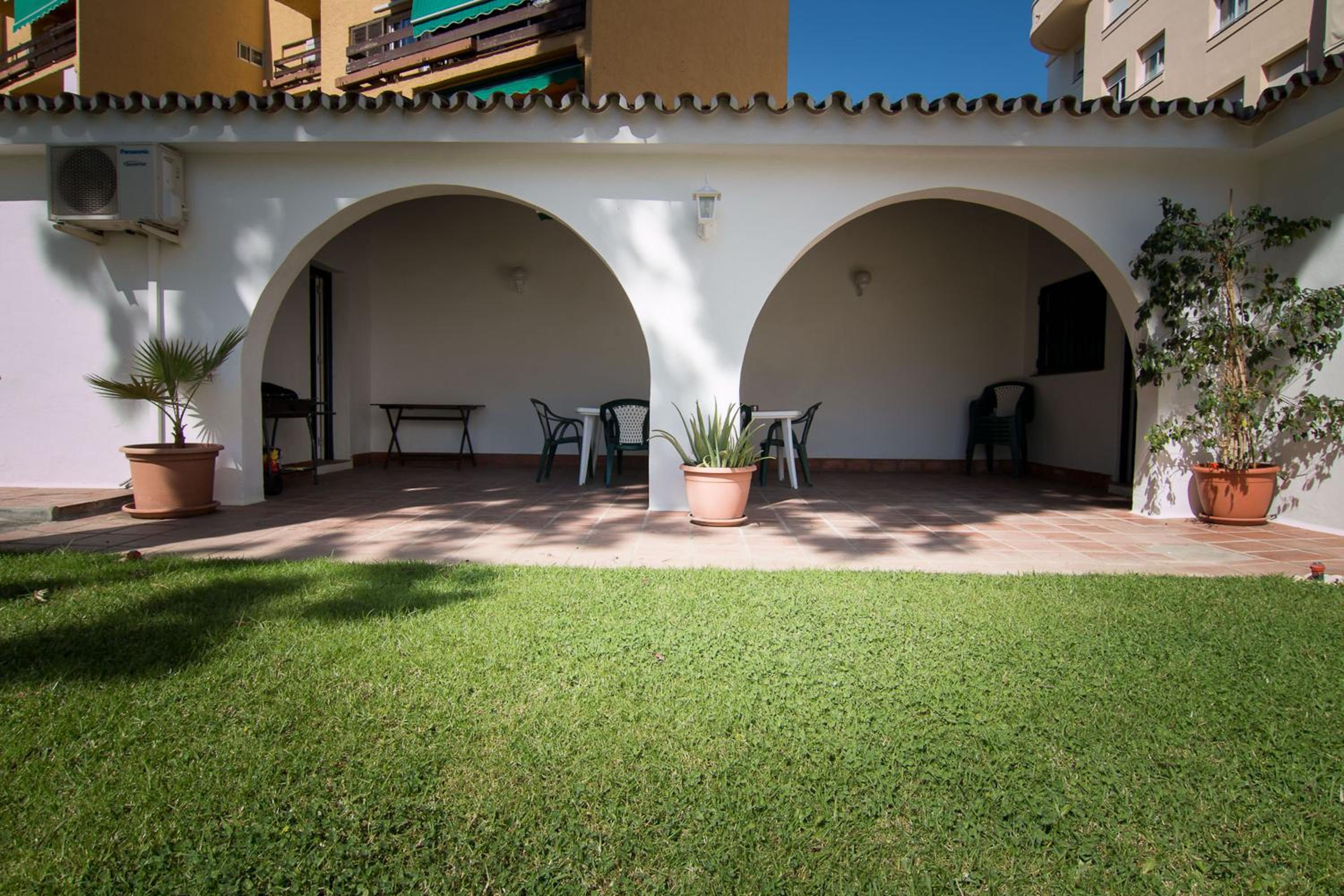 Holidays2Fuengirola Villa 6 bedroom 200 mts Beach