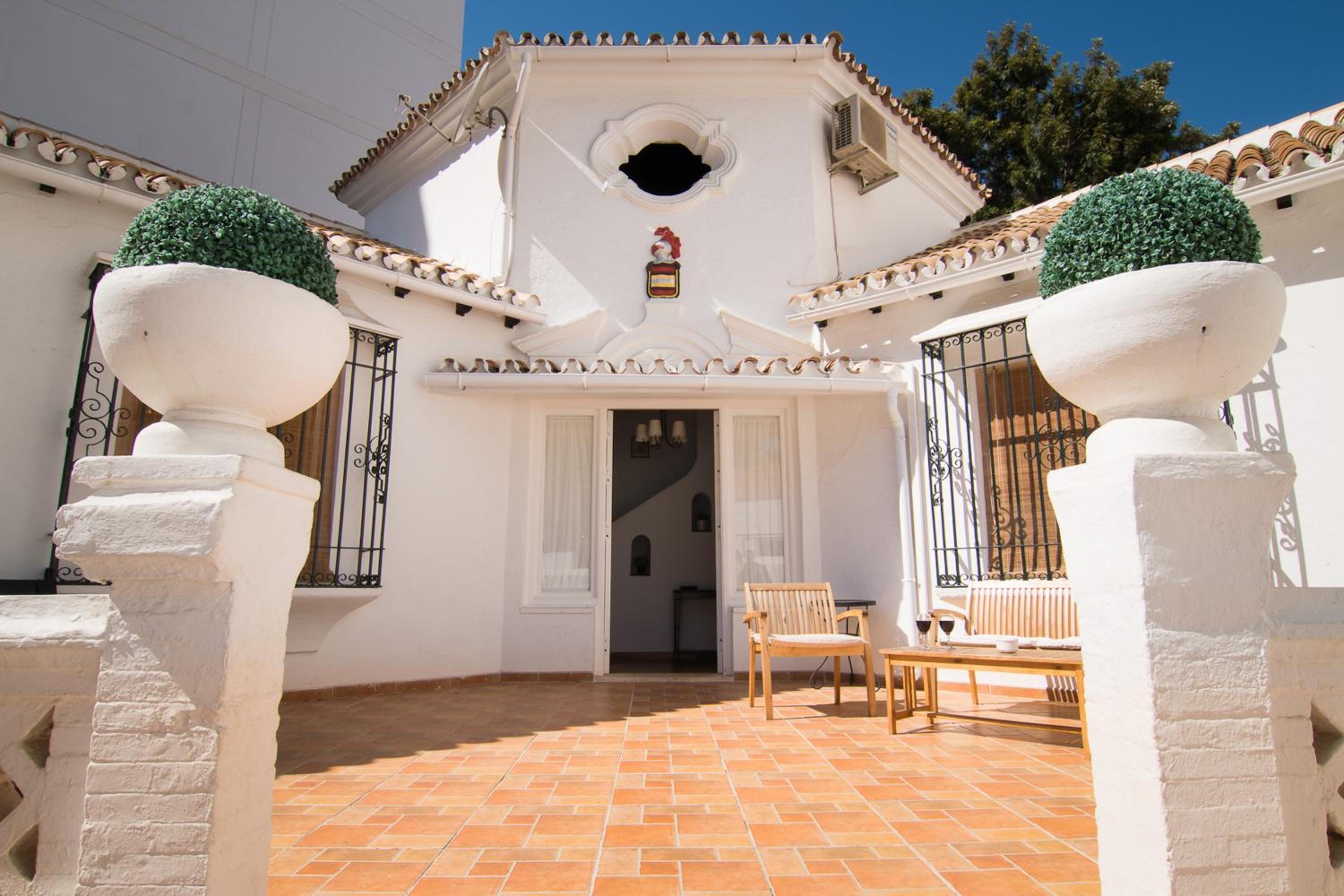 Holidays2Fuengirola Villa 6 bedroom 200 mts Beach