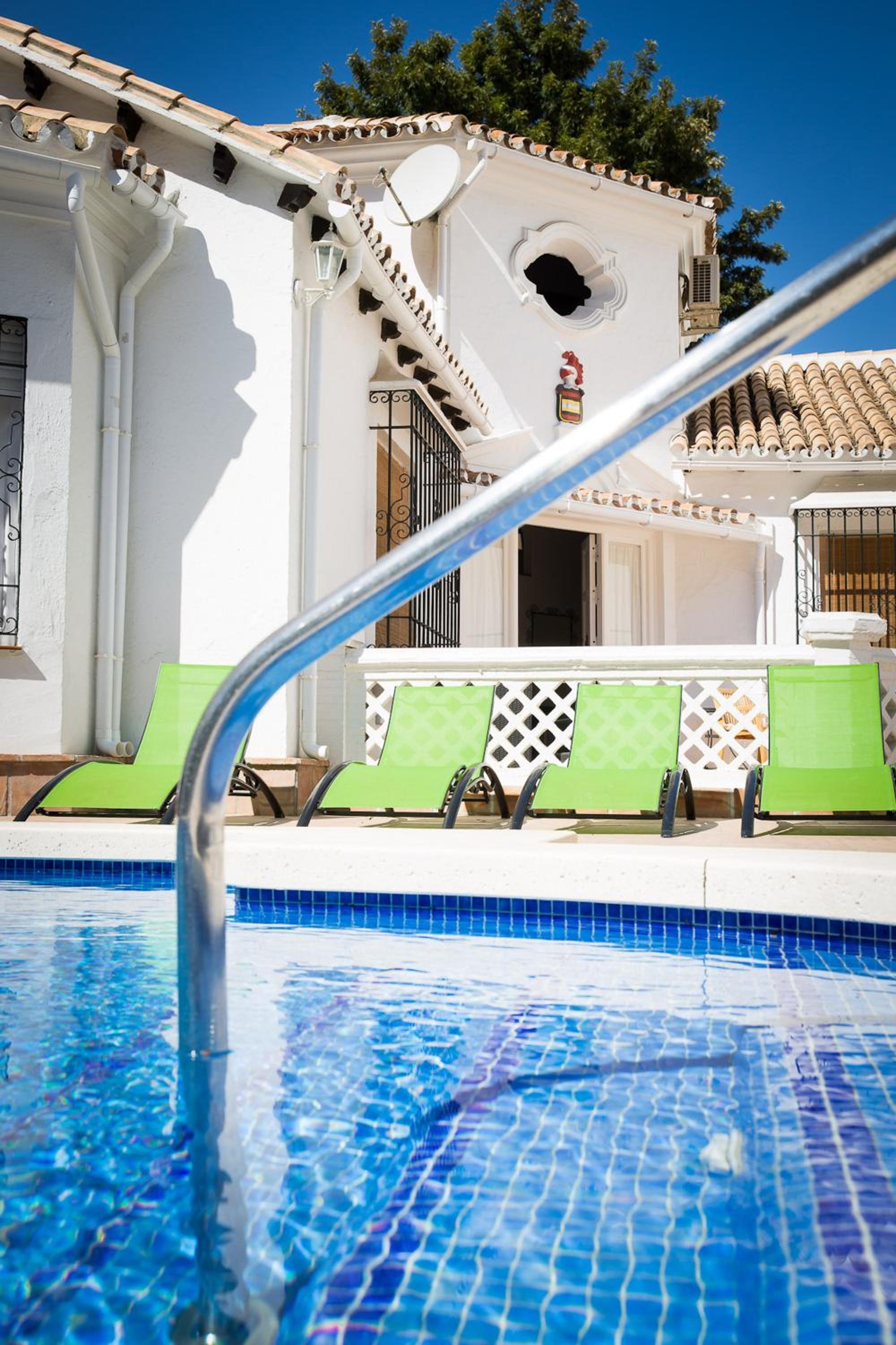 Holidays2Fuengirola Villa 6 bedroom 200 mts Beach
