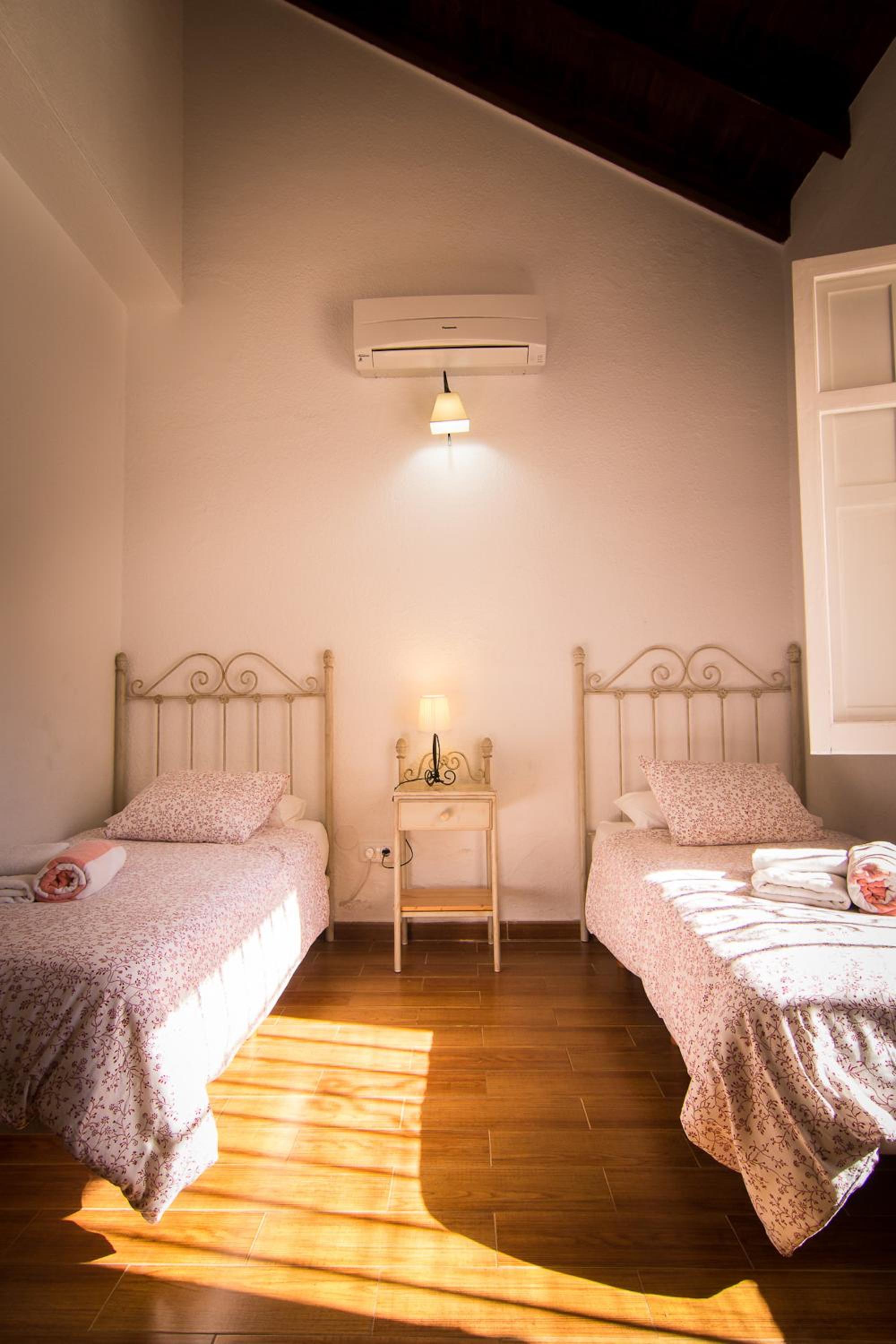 Holidays2Fuengirola Villa 6 bedroom 200 mts Beach