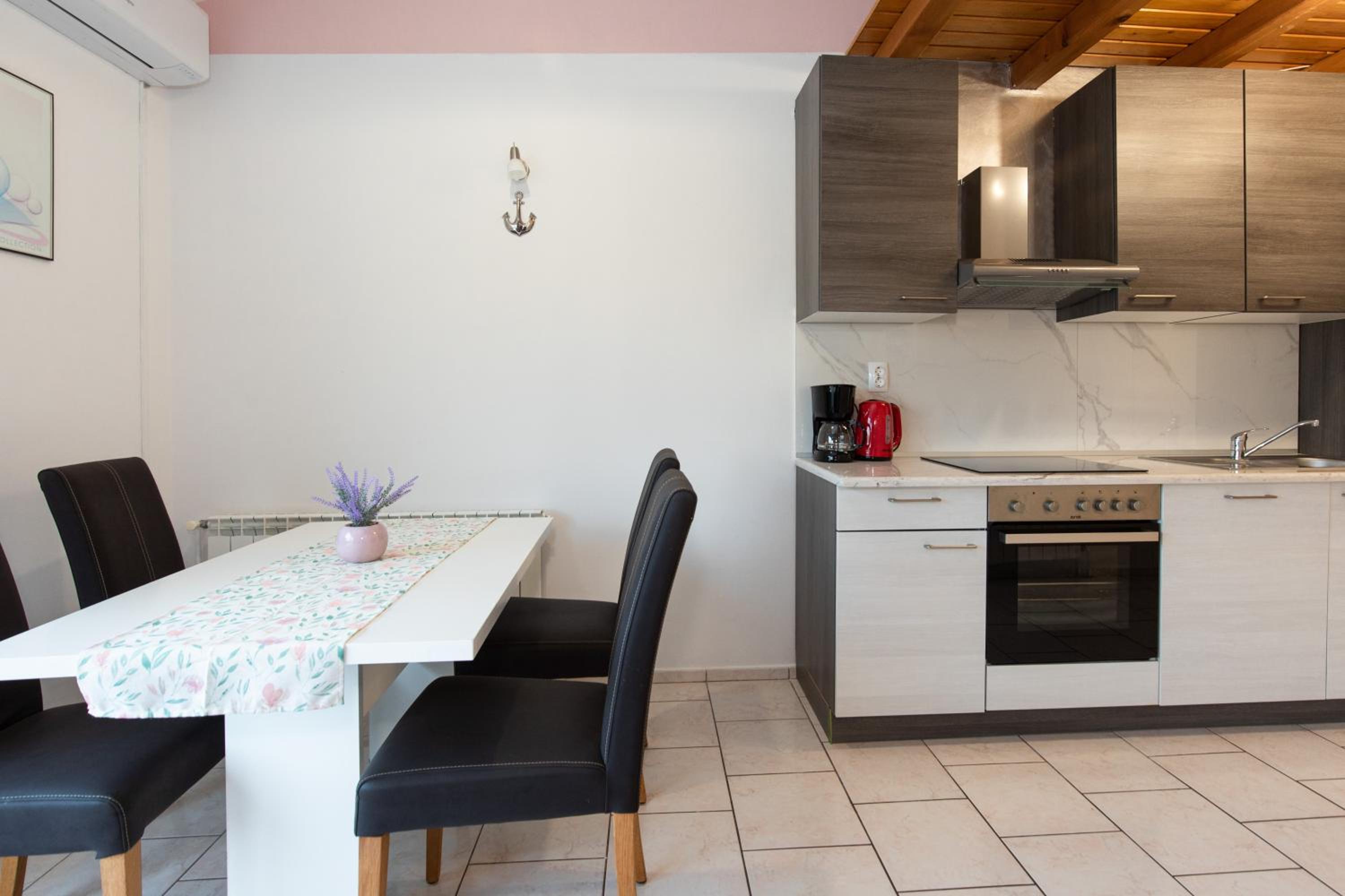 Lorena en Kornić — kitchen
