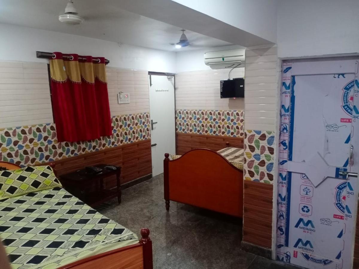 Sri Mahalakshmi Deluxe Lodging Arakonam view 5