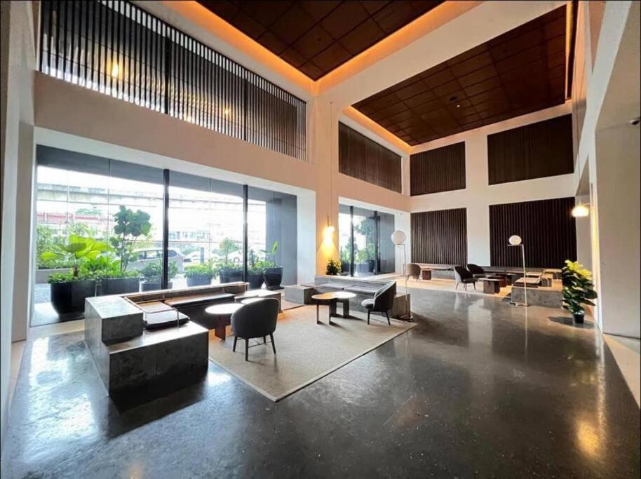 KLSentral-Bangsar-MidValley-2-10pax-Netflix-Balcony-Super Fast Internet