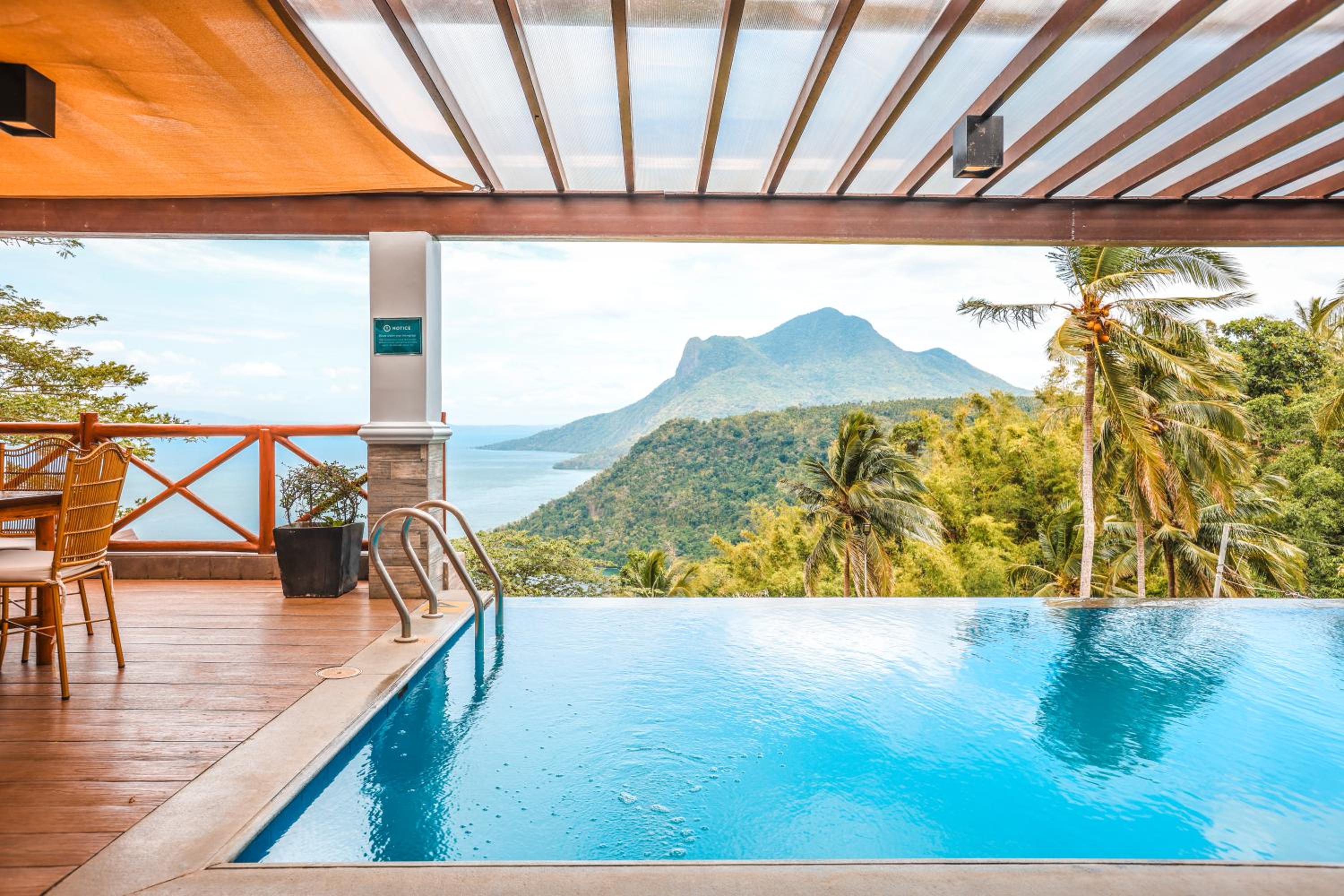 Noni's Resort