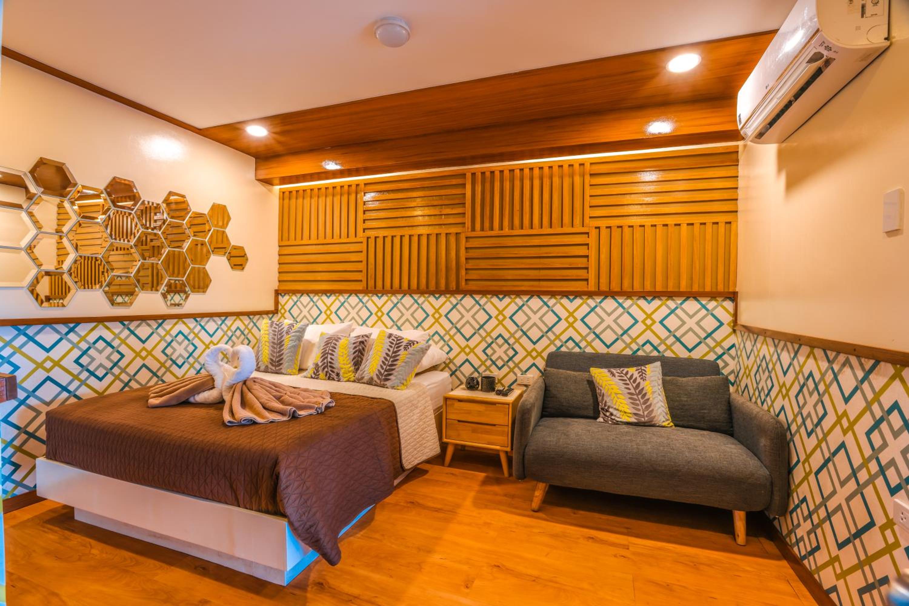 Noni's Resort