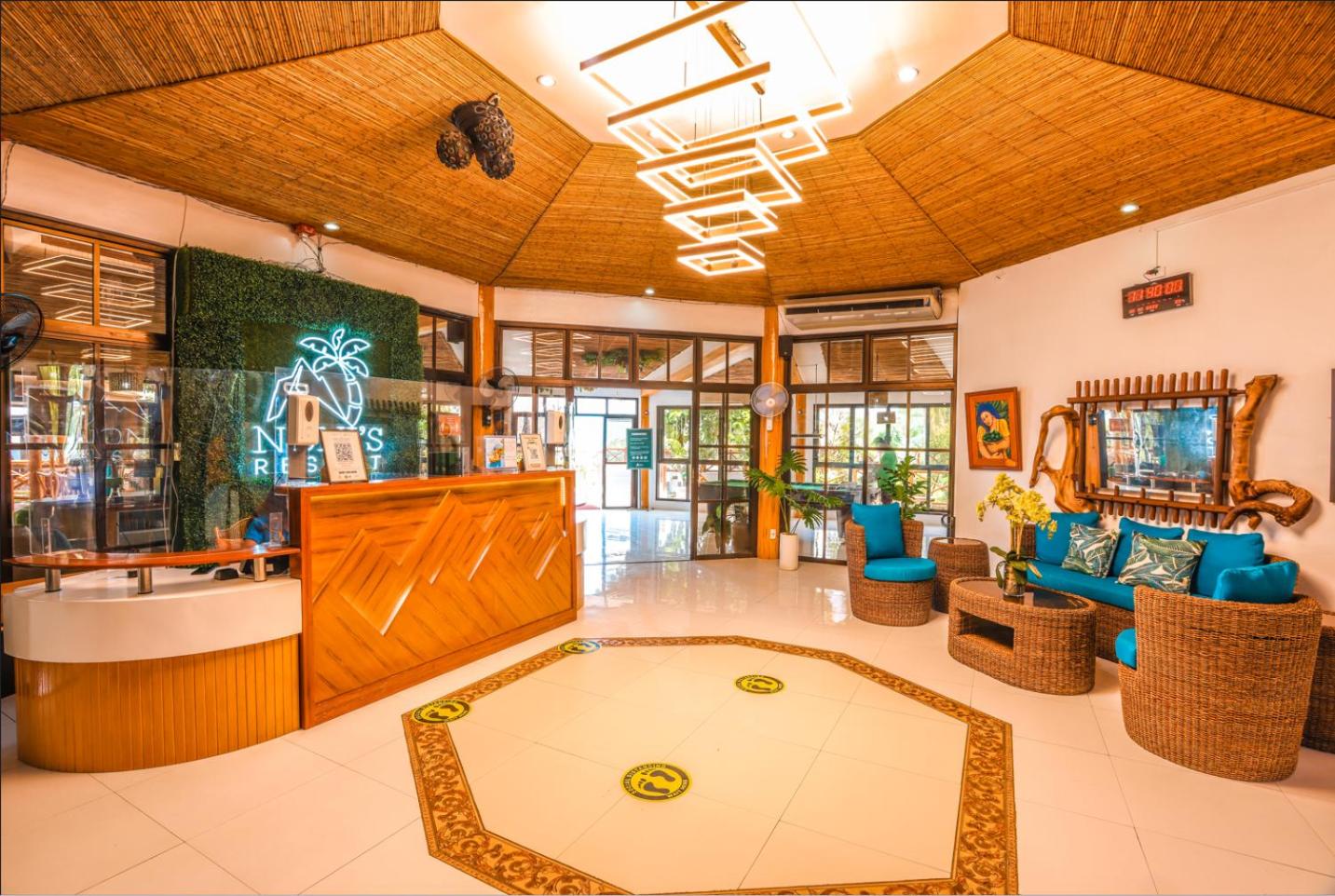Noni's Resort