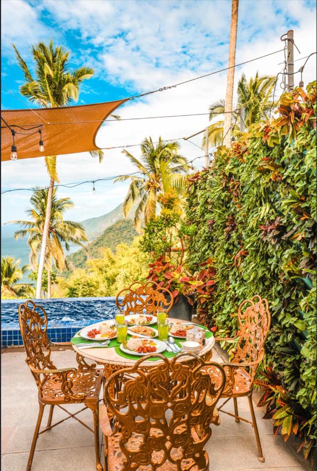 Noni's Resort