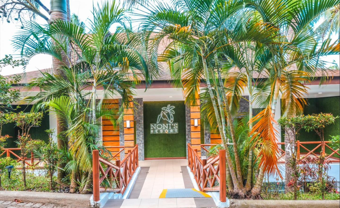 Noni's Resort