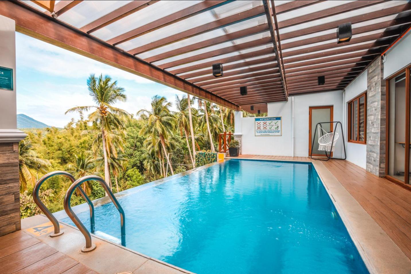 Noni's Resort