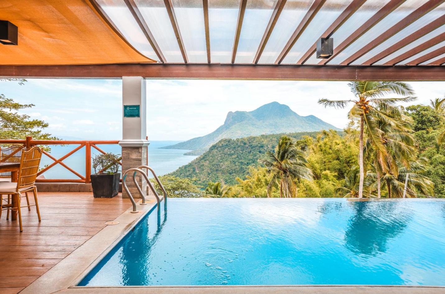 Noni's Resort