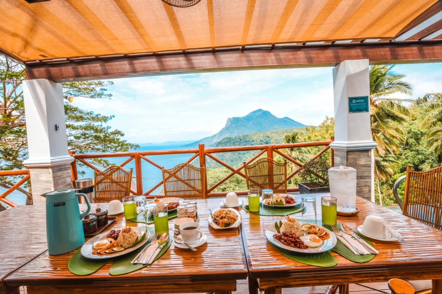 Noni's Resort