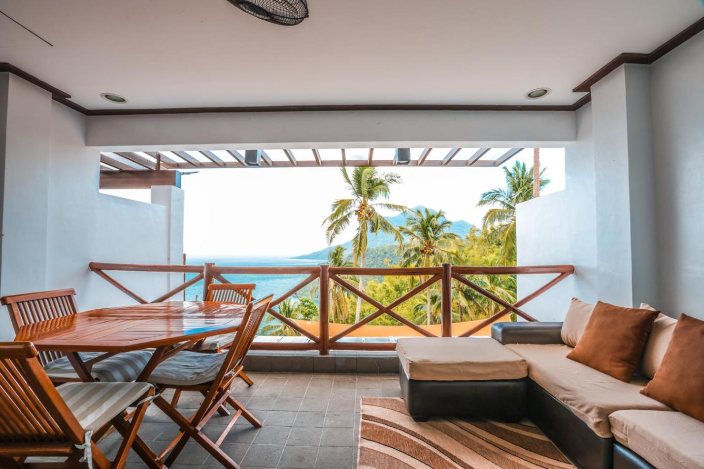 Noni's Resort