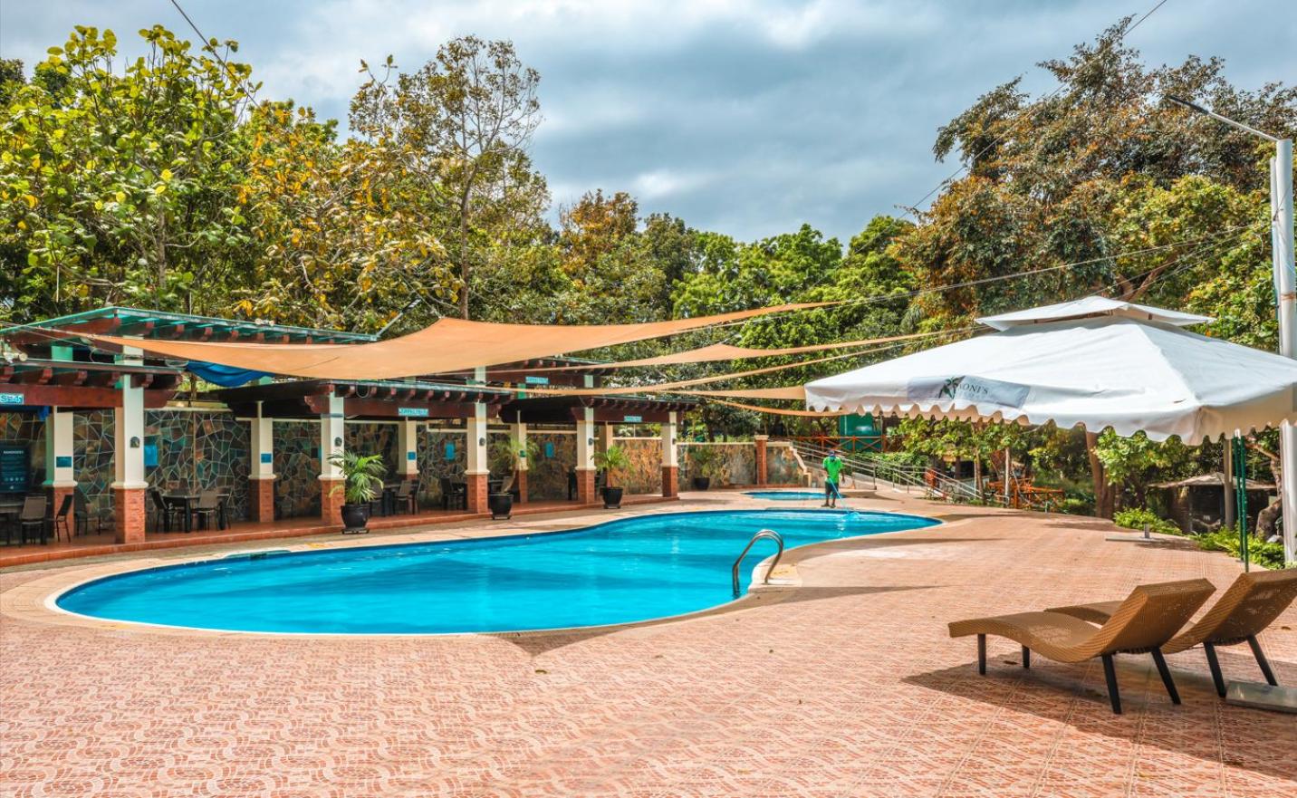 Noni's Resort