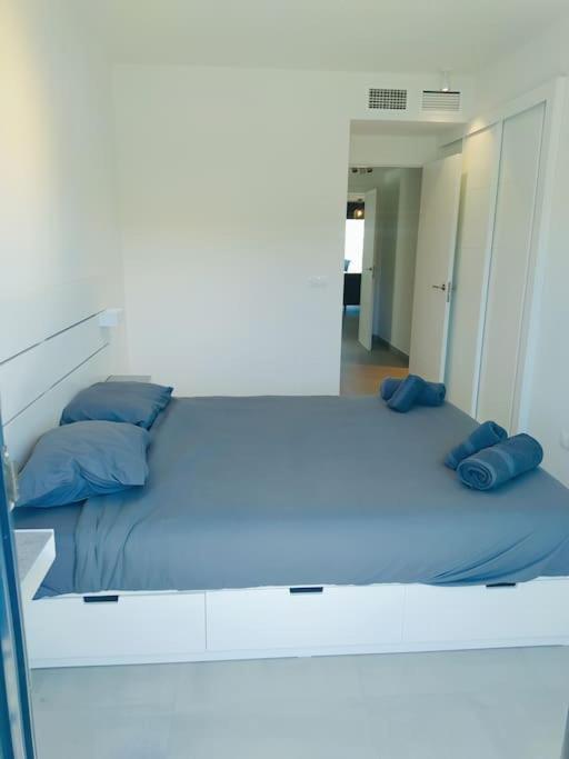New build Blue sunset Duquesa large 2 bed apt view 5