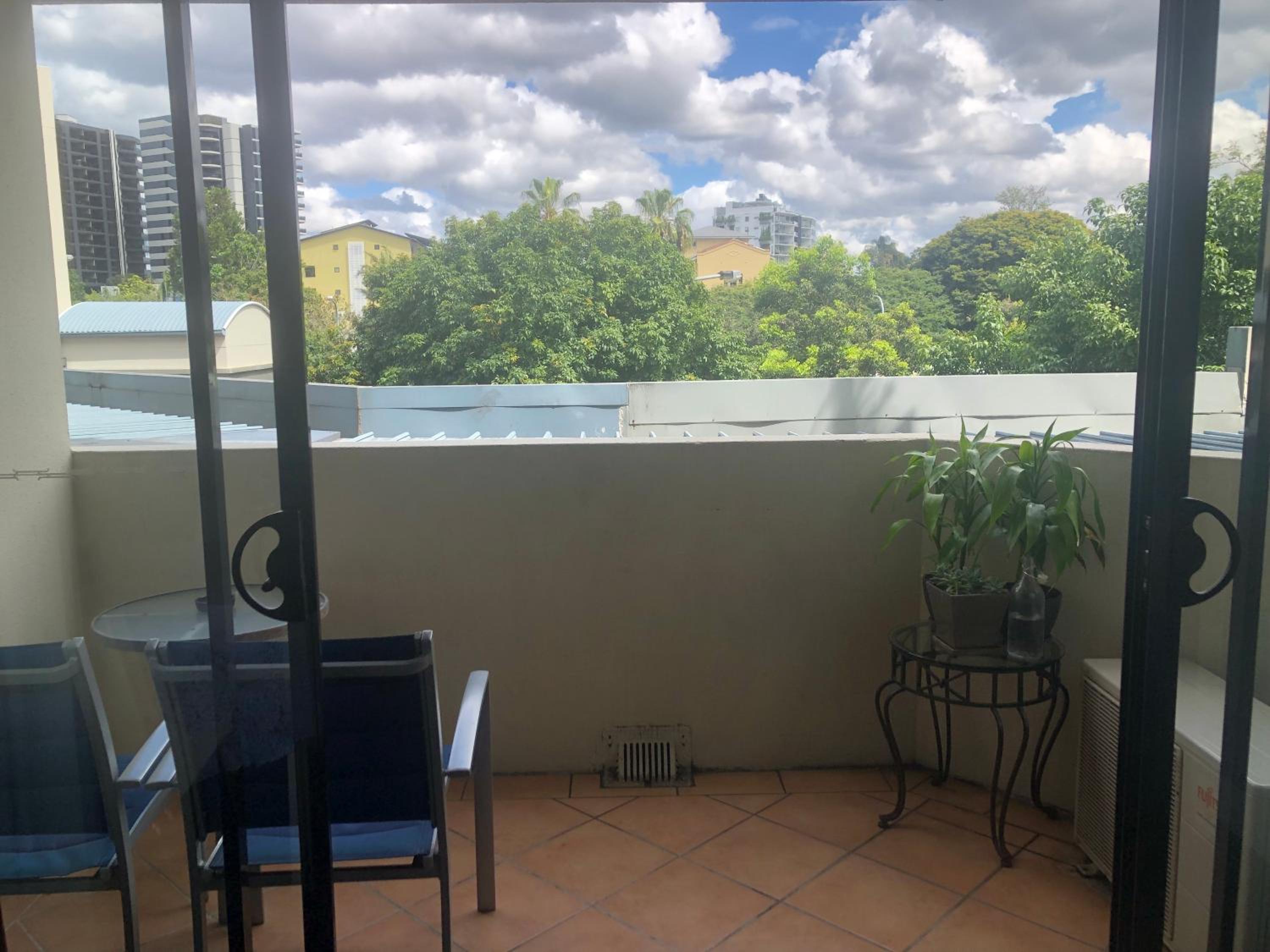 Private rooms in A shared Apartment Free Parking