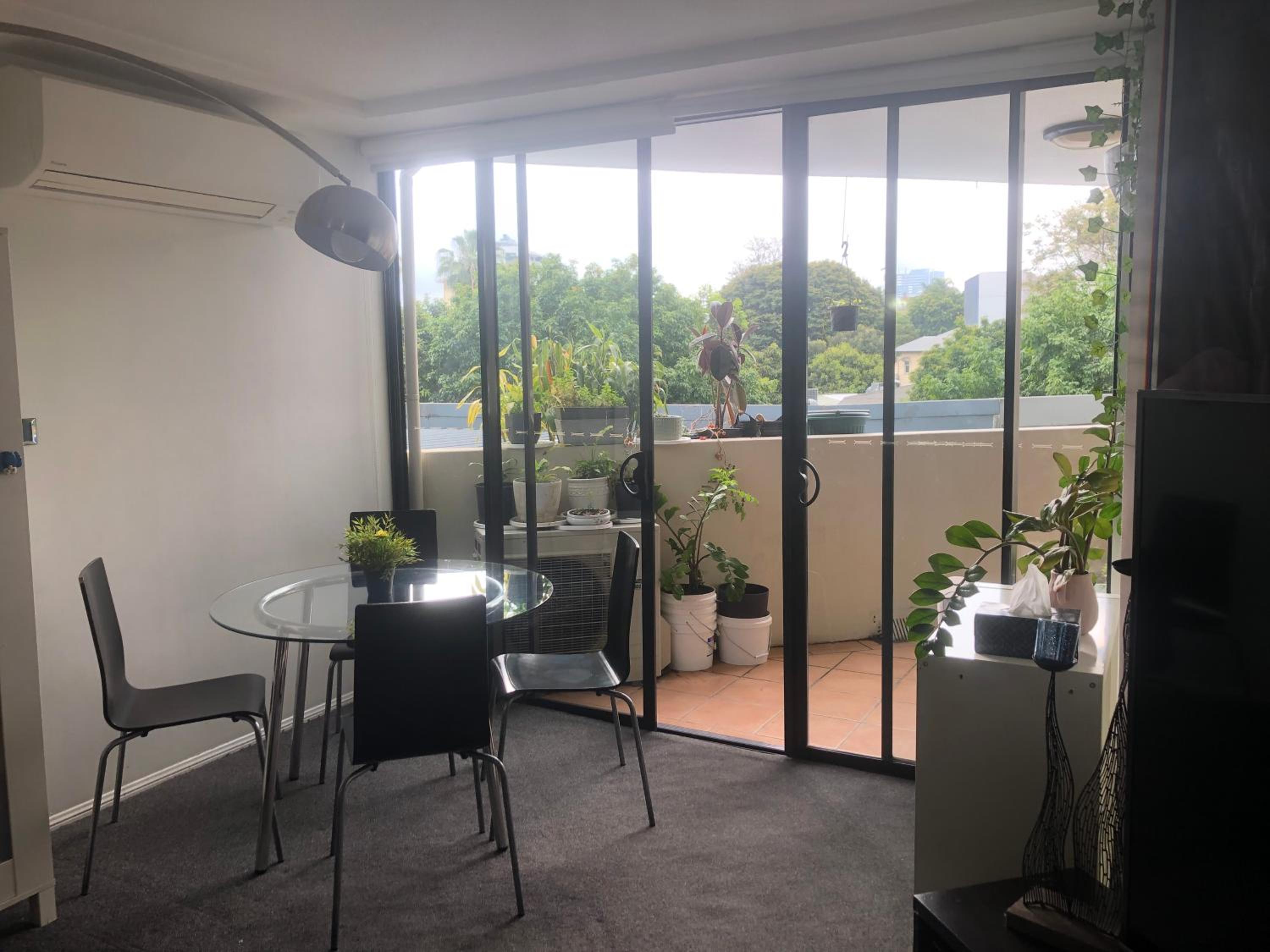 Private rooms in A shared Apartment Free Parking