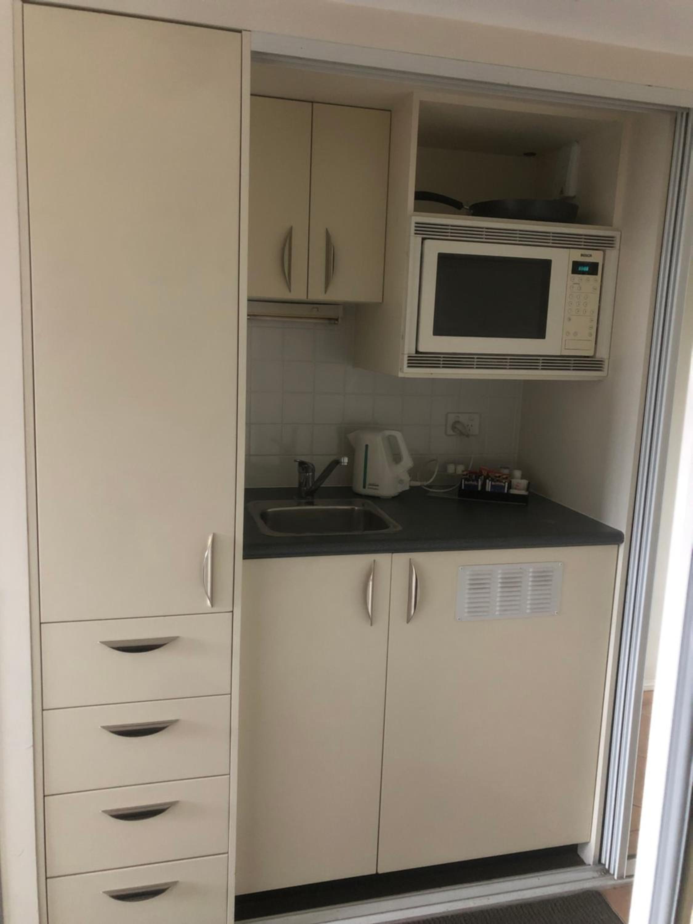Private rooms in A shared Apartment Free Parking
